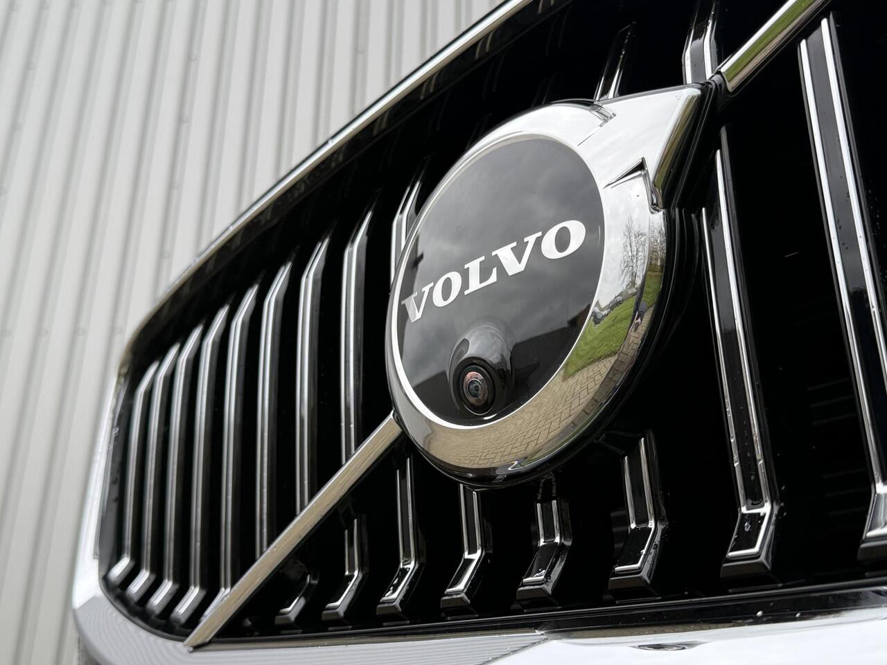 Volvo XC60 2.0 T8 Plug-in hybrid AWD Ultimate Bright | Schuif/kanteldak| Head-up Display| 360-camera| Gelaagd Glas | Trekhaak |