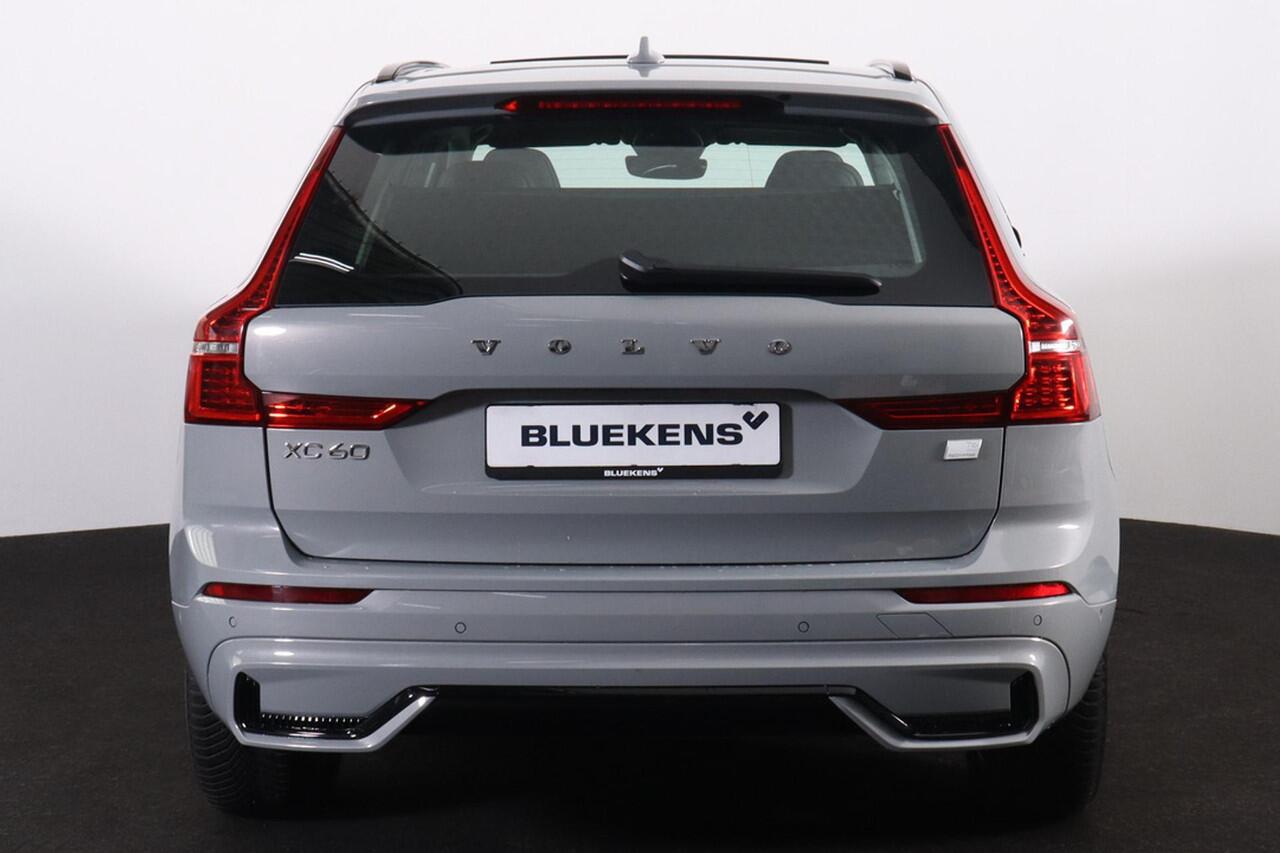 Volvo XC60 T6 Recharge AWD Plus Dark - Panorama/schuifdak - IntelliSafe Assist & Surround - 360º Camera - Verwarmde voorstoelen, stuur & achterbank - Parkeersensoren voor & achter - Elektr. bedienb. voorstoelen met geheugen - Draadloze tel. lader - Elektr. inklapbar