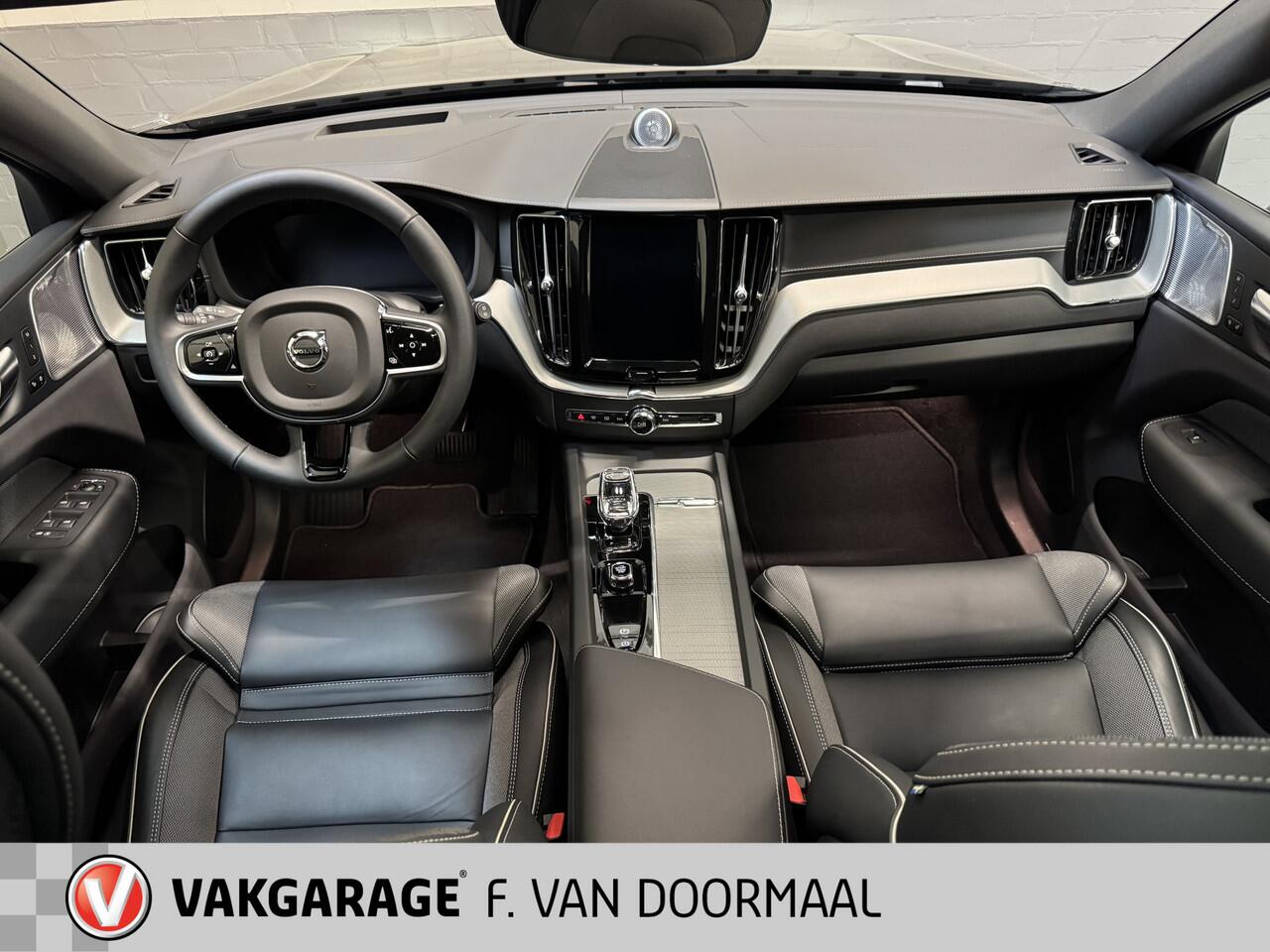 Volvo XC60 2.0 T8 Plug-in hybrid AWD Ultra Black Edition | Luchtvering | Bowers & Wilkins | Head Up | Trekhaak