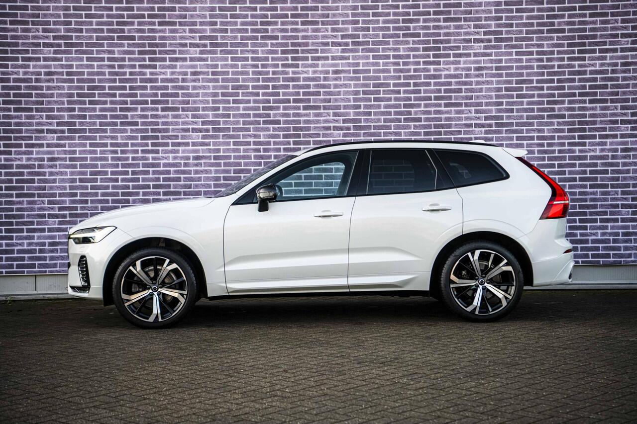 Volvo XC60 B5 Ultimate Dark | Trekhaak | Harman & Kardon | Stoel/stuur verwarming | Panorama dak | Adaptieve cruise control | Elektrisch verstelbare voorstoelen met memory |