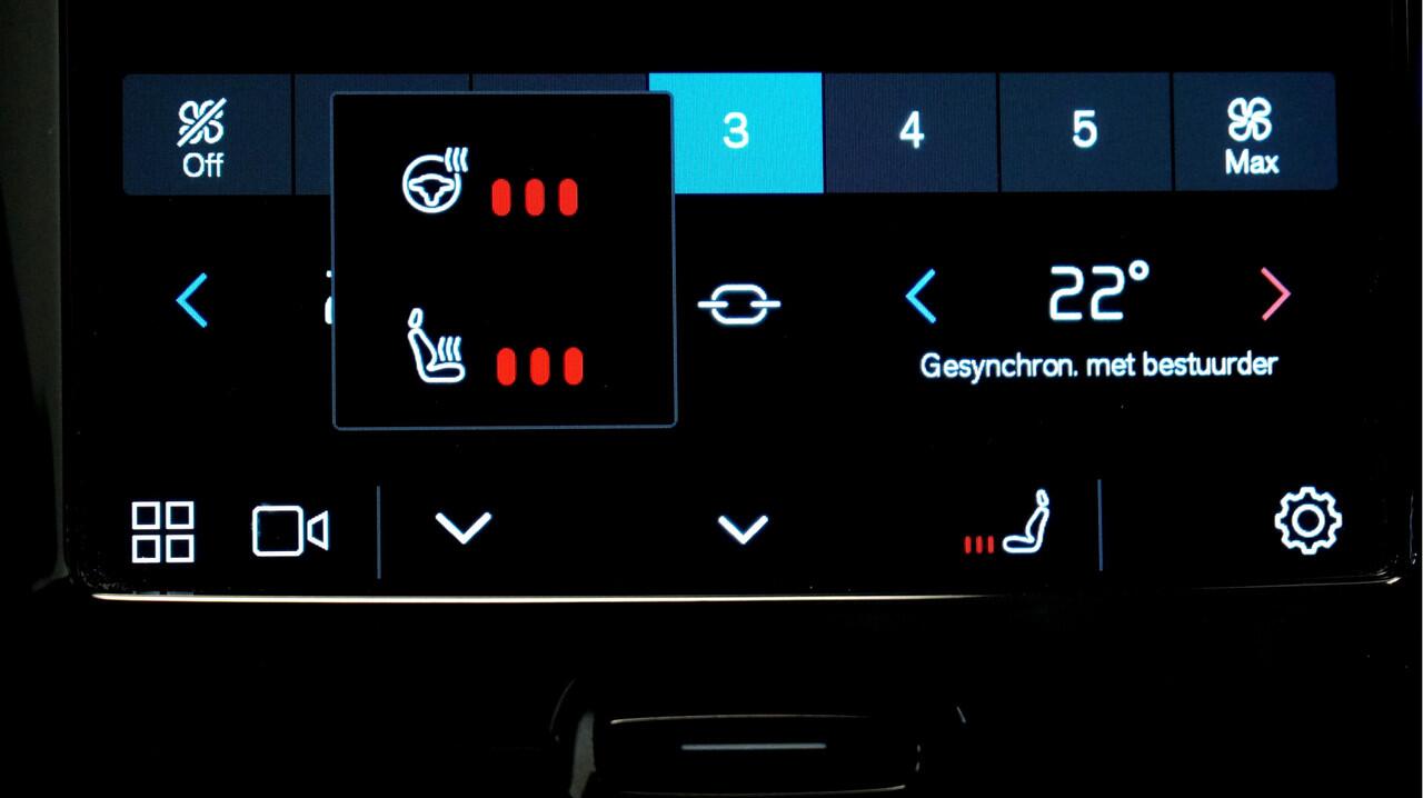 Volvo XC60 2.0 T6 AWD 250kW/340pk Aut8 Plug-in hybrid Inscription PANORAMADAK + HARMAN/KARDON + ADAPT.CRUISE + PILOT ASSIST + LANE ASSIST + 360 CAMERA + STOEL-&STUURVERWARMING + LANE ASSIST + GOOGLE DASH + PARKSENSOREN V&A + 21" LM-VELGEN!!