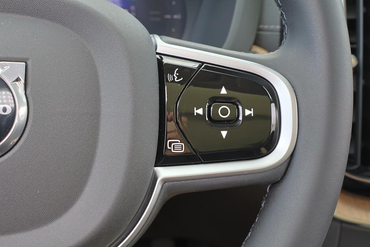 Volvo XC60 T8 Recharge AWD Ultra Dark - Panorama/schuifdak - IntelliSafe Assist & Surround - Massage&Ventilatie stoelen - 360º Camera - Harman/Kardon audio - Nappa leder - Adaptieve LED koplampen - Verwarmde voorstoelen, stuur & achterbank - Parkeersensoren voor & a