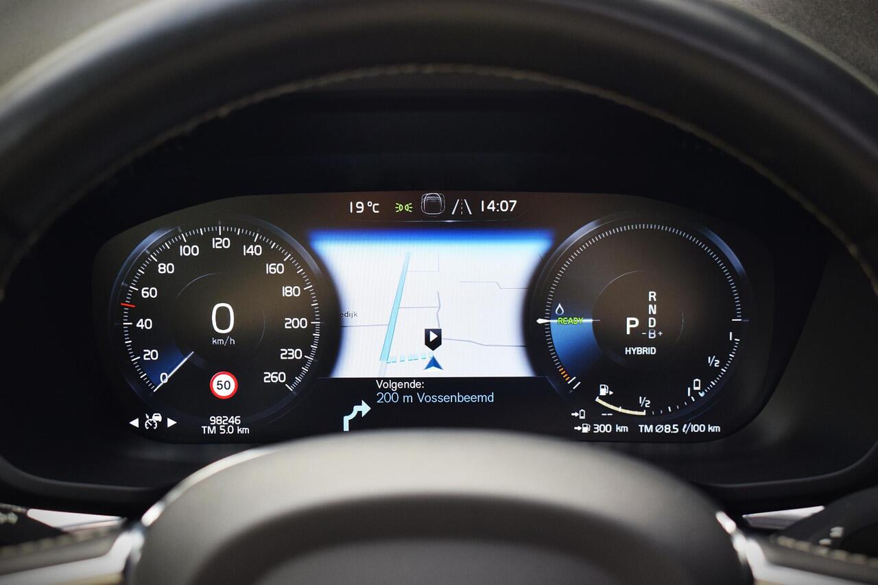 Volvo XC60 2.0 T8 Twin Engine AWD R-Design |PANO|LUCHTVERING|