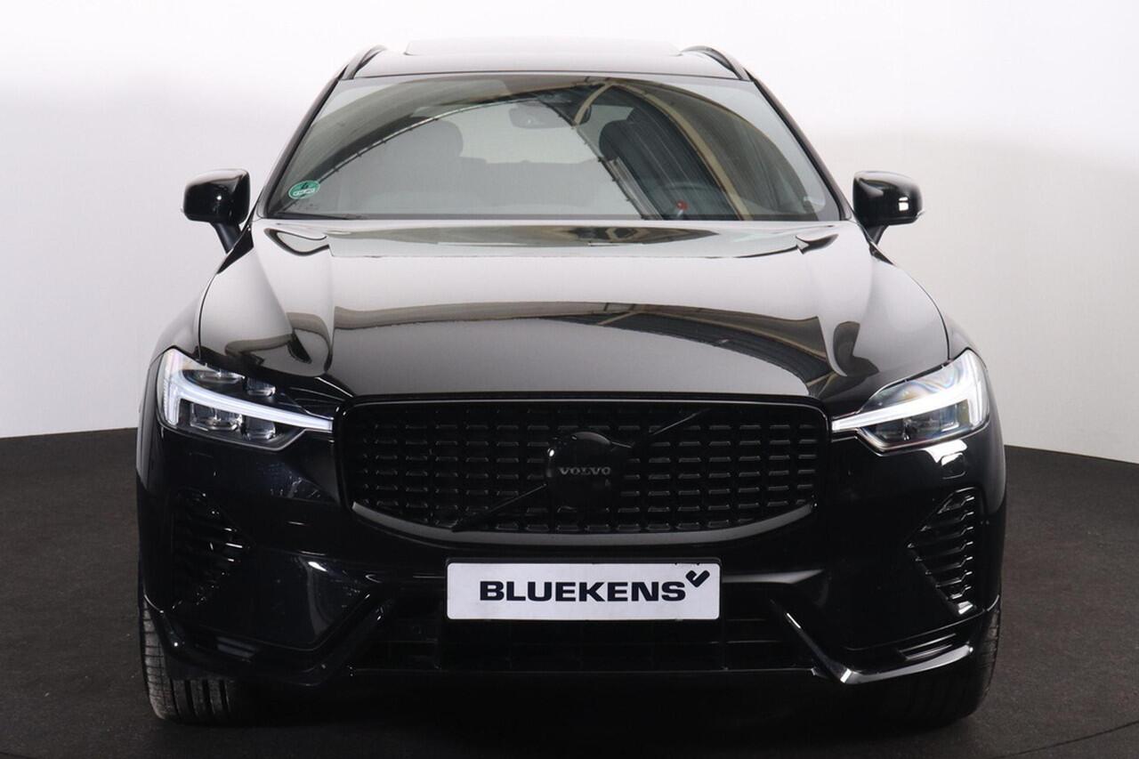 Volvo XC60 T6 Recharge AWD Plus Black Edition - Panorama/schuifdak - IntelliSafe Assist & Surround - Adaptieve LED koplampen - Parkeercamera achter - Verwarmde voorstoelen, stuur & achterbank - Parkeersensoren voor & achter - Elektr. bedienb. voorstoelen met geheuge