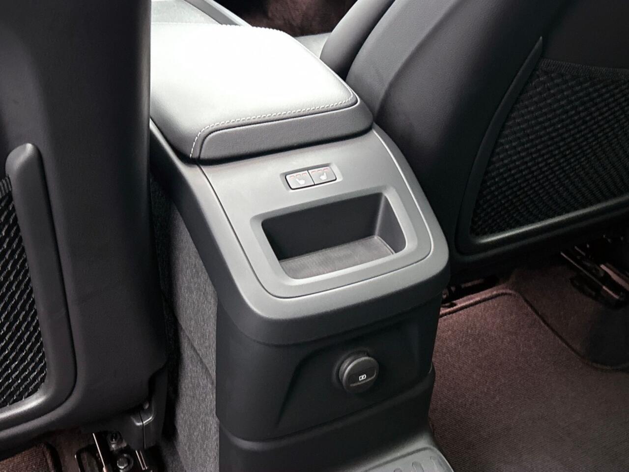 Volvo XC60 2.0 T6 Plug-in hybrid AWD Ultimate Dark | Luchtvering | Trekhaak