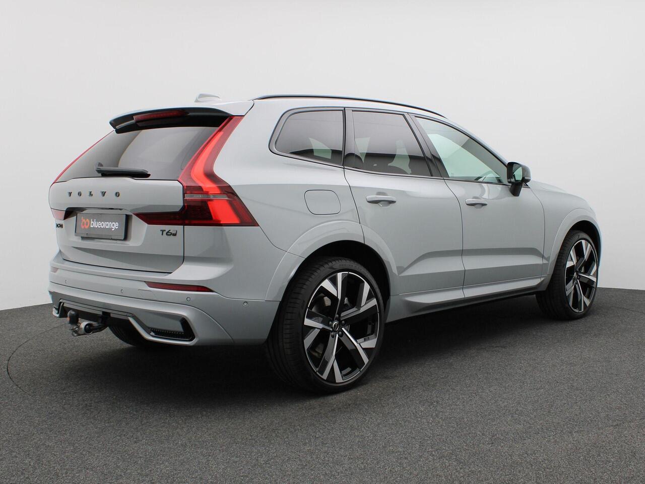 Volvo XC60 2.0 T6 Plug-in hybrid AWD Plus Black Edition 350PK Facelift, Trekhaak inklapbaar, Panoramadak, 22" velgen, Getint Glas, Nappa Leder, 360 Camera, Elek. stoelen, Stoelverwarming, Keyless, Dodehoek Detectie, LED koplampen