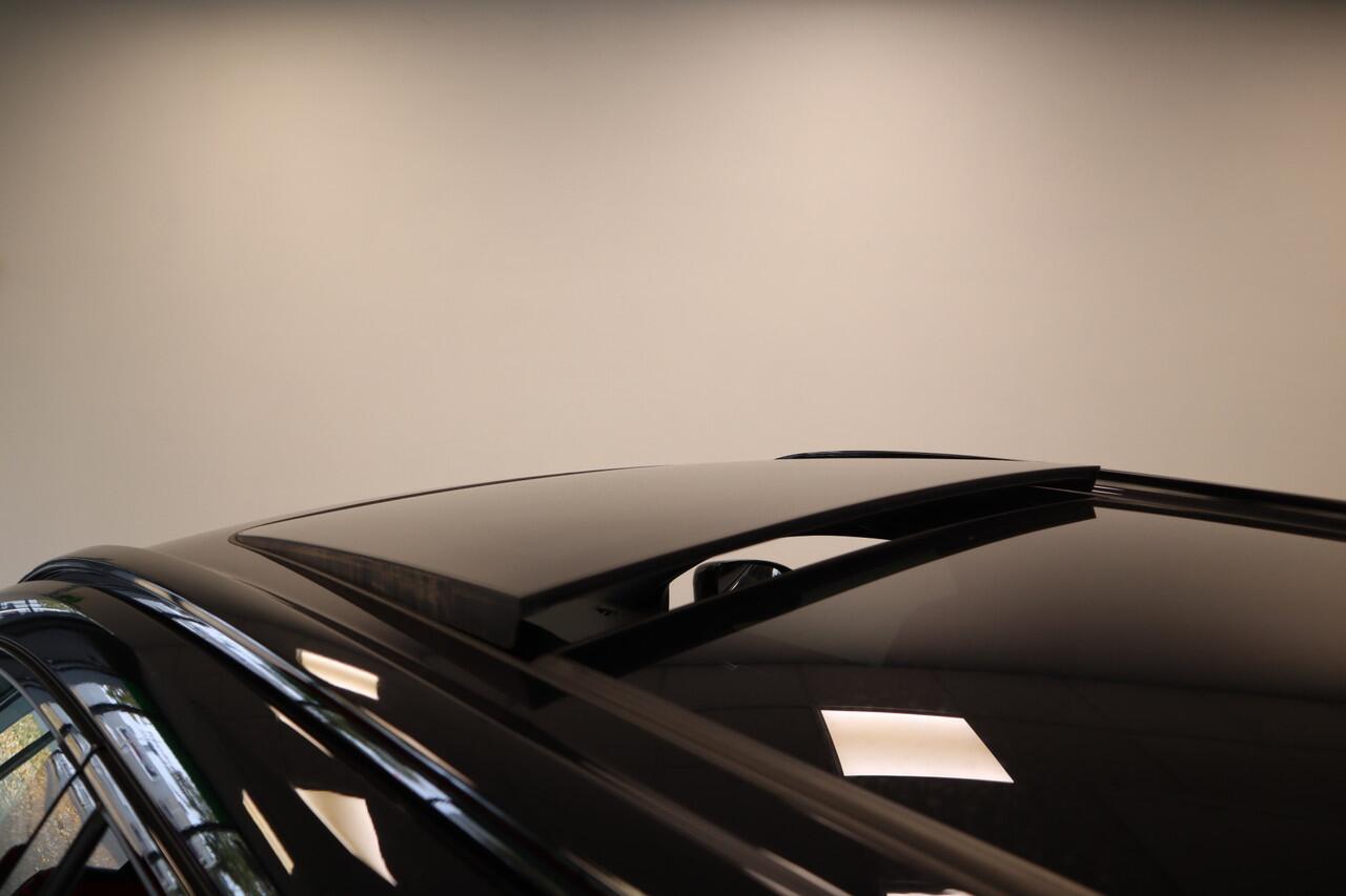 Volvo XC60 2.0 T8 Plug-in hybrid AWD Ultra Black Edition H&K Long Range Luchtvering 24 maanden garantie mogelijk (*vraag naar de voorwaarden)