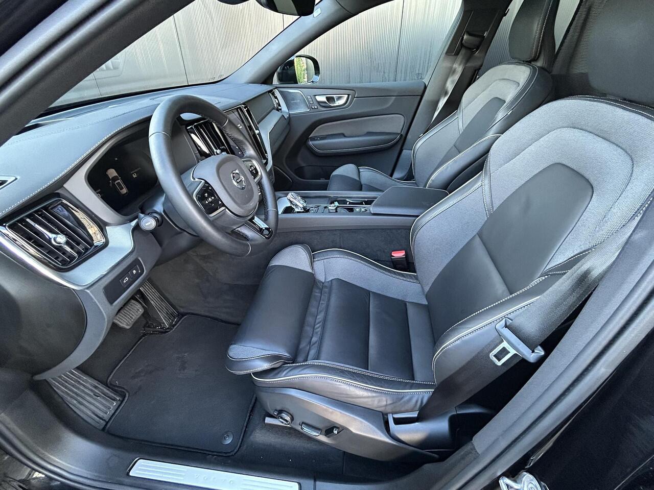 Volvo XC60 2.0 T6 Plug-in hybrid AWD Ultimate Black Edition / Harman Kardon / 360 Camera / 21 Inch / Getint glas /