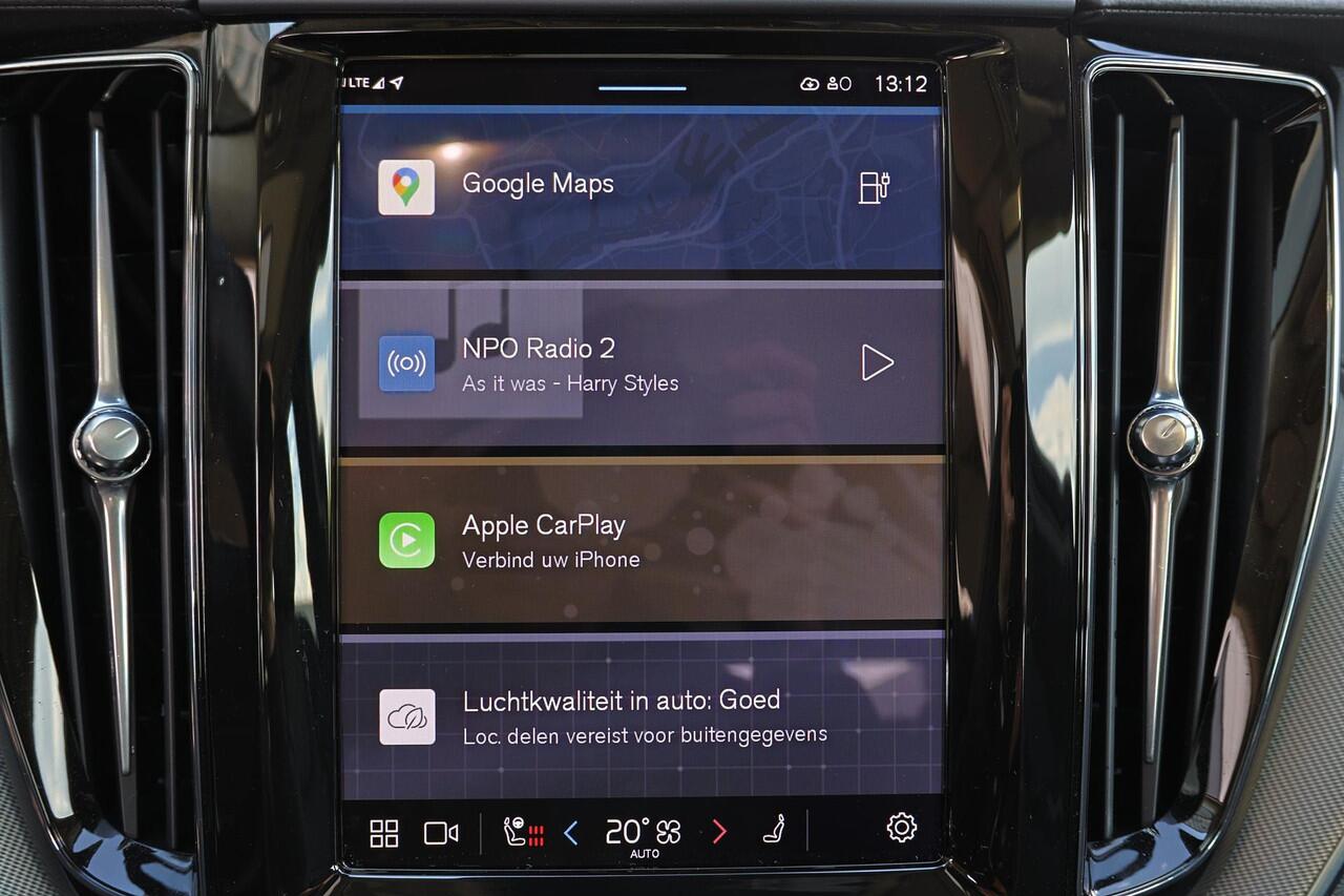 Volvo XC60 T6 Recharge AWD Ultra Dark - Panorama/schuifdak - IntelliSafe Assist & Surround - 360º Camera - Harman/Kardon audio - Adaptieve LED koplampen - Verwarmde voorstoelen, stuur & achterbank - Parkeersensoren voor & achter - Elektr. bedienb. voorstoelen met ge