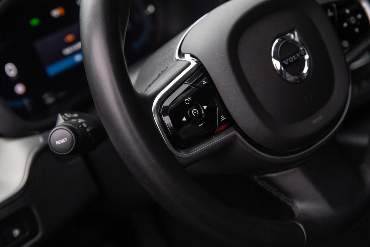 Volvo XC60 2.0 T6 Plug-in hybrid AWD Plus Dark , Panoramadak, Carplay,