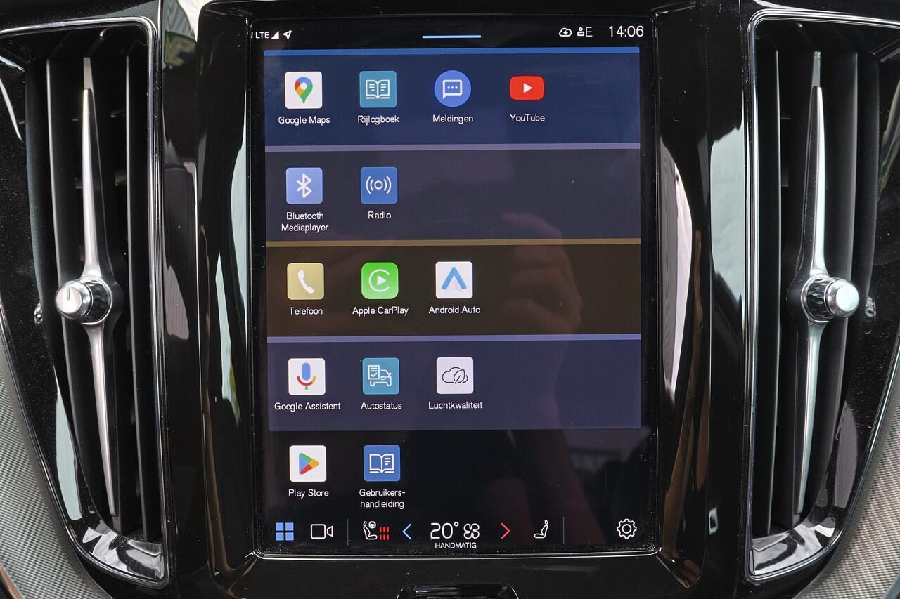 Volvo XC60 T6 Recharge AWD Plus Dark - Panorama/schuifdak - IntelliSafe Assist & Surround - 360º Camera - Harman/Kardon audio - Adaptieve LED koplampen - Verwarmde voorstoelen, stuur & achterbank - Parkeersensoren voor & achter - Elektr. bedienb. voorstoelen met geh