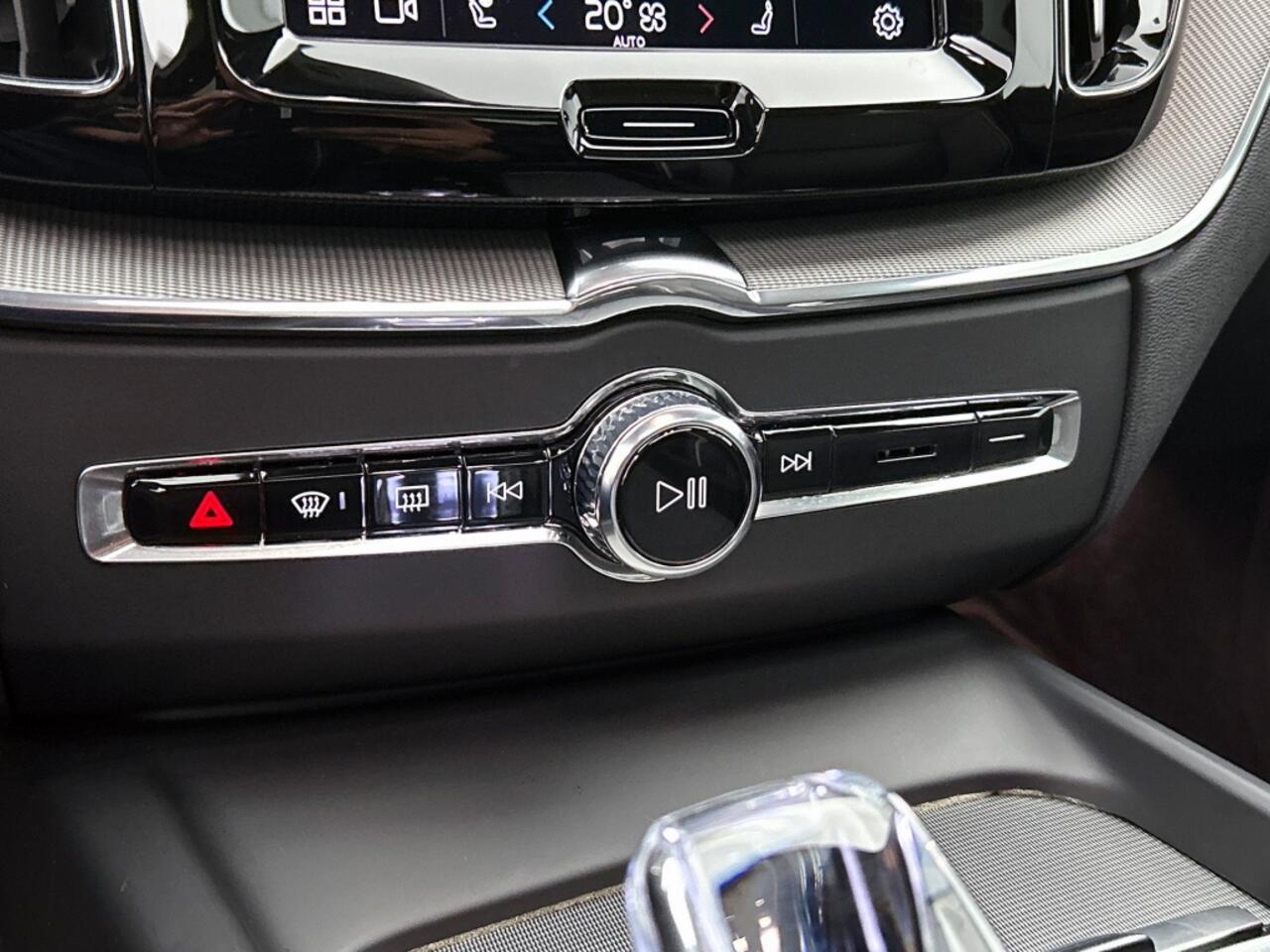 Volvo XC60 2.0 T6 Plug-in hybrid AWD Ultimate Dark | Luchtvering | Trekhaak