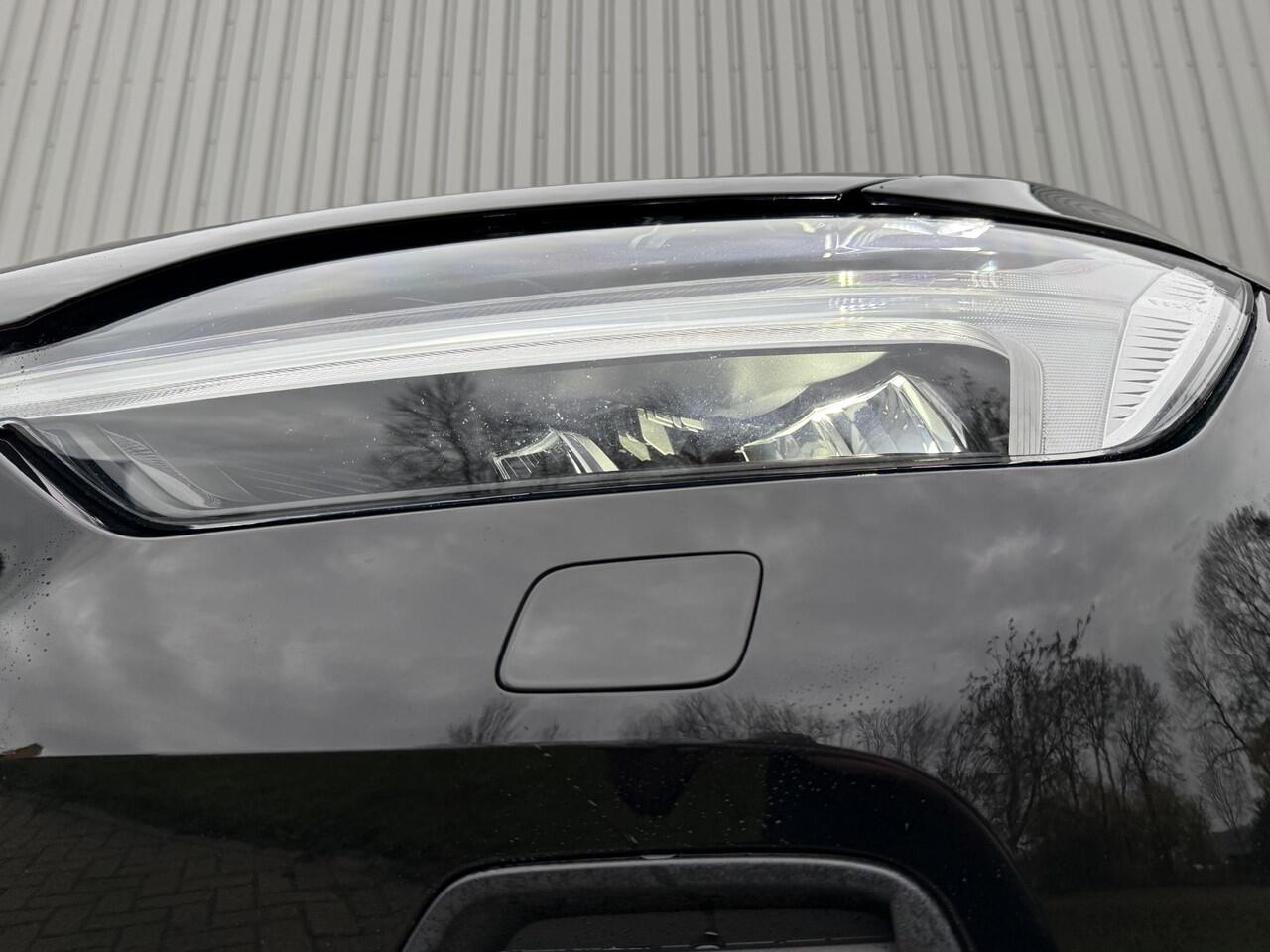 Volvo XC60 2.0 T8 Plug-in hybrid AWD Ultimate Bright | Schuif/kanteldak| Head-up Display| 360-camera| Gelaagd Glas | Trekhaak |