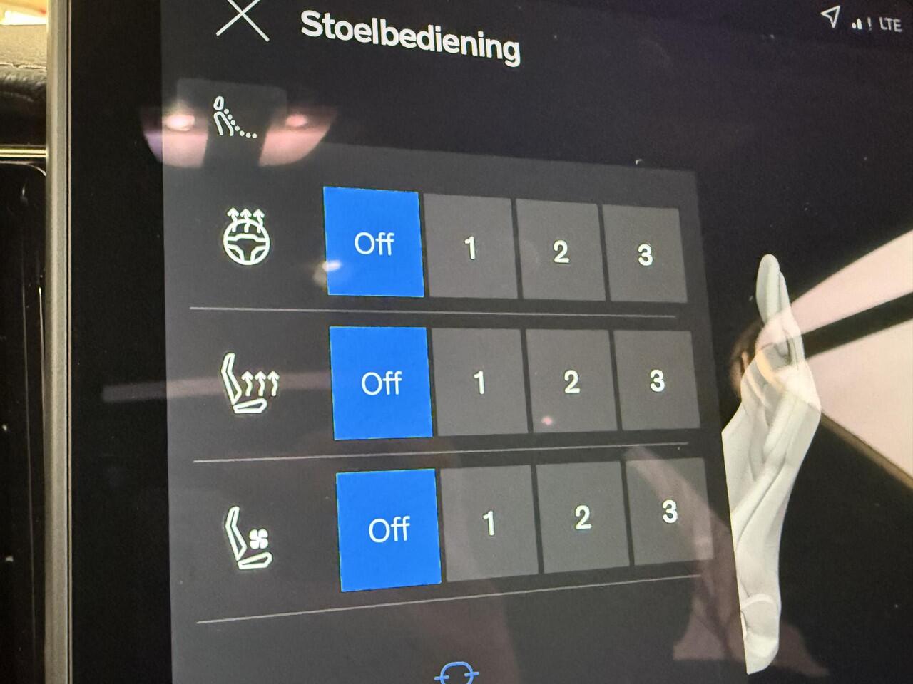 Volvo XC60 2.0 T8 Plug-in hybrid AWD Ultra Black Edition Exec | Lounge Pack | Bowers & Wilkins | 22" | Luchtvering | Massage | Head-Up Display | Leder Dashboard | Adaptive Cruise | Stoel & Stuurverwarming |