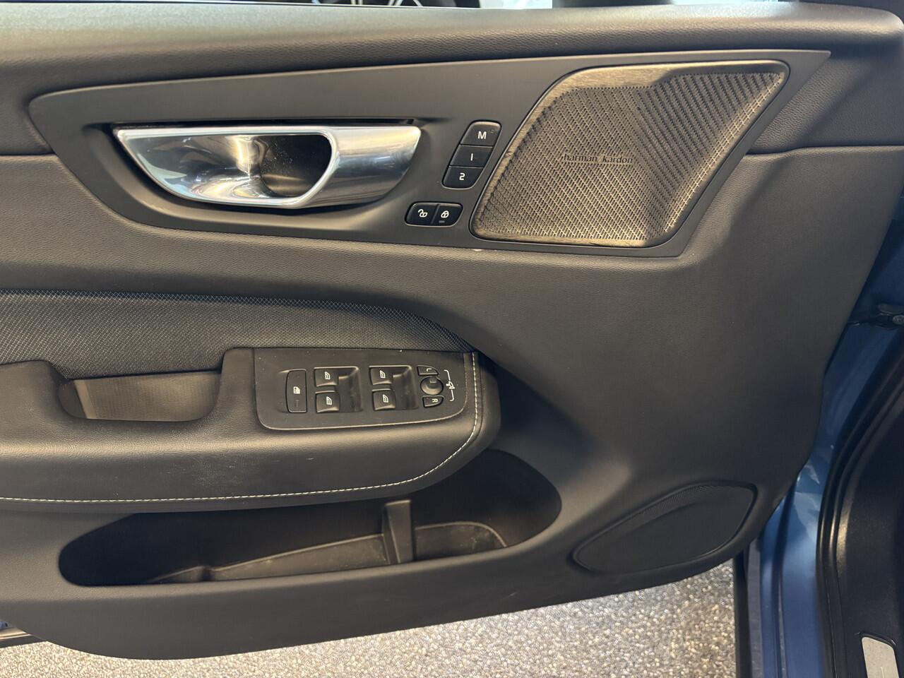 Volvo XC60 T8 Plug-In AWD R-Design / Panoramadak / Leer / Apple Carplay / Dab / HK / BLIS / Adapt cruise / Pilot ass / Stuur- en Stoelverw - Elek Trekhaak -