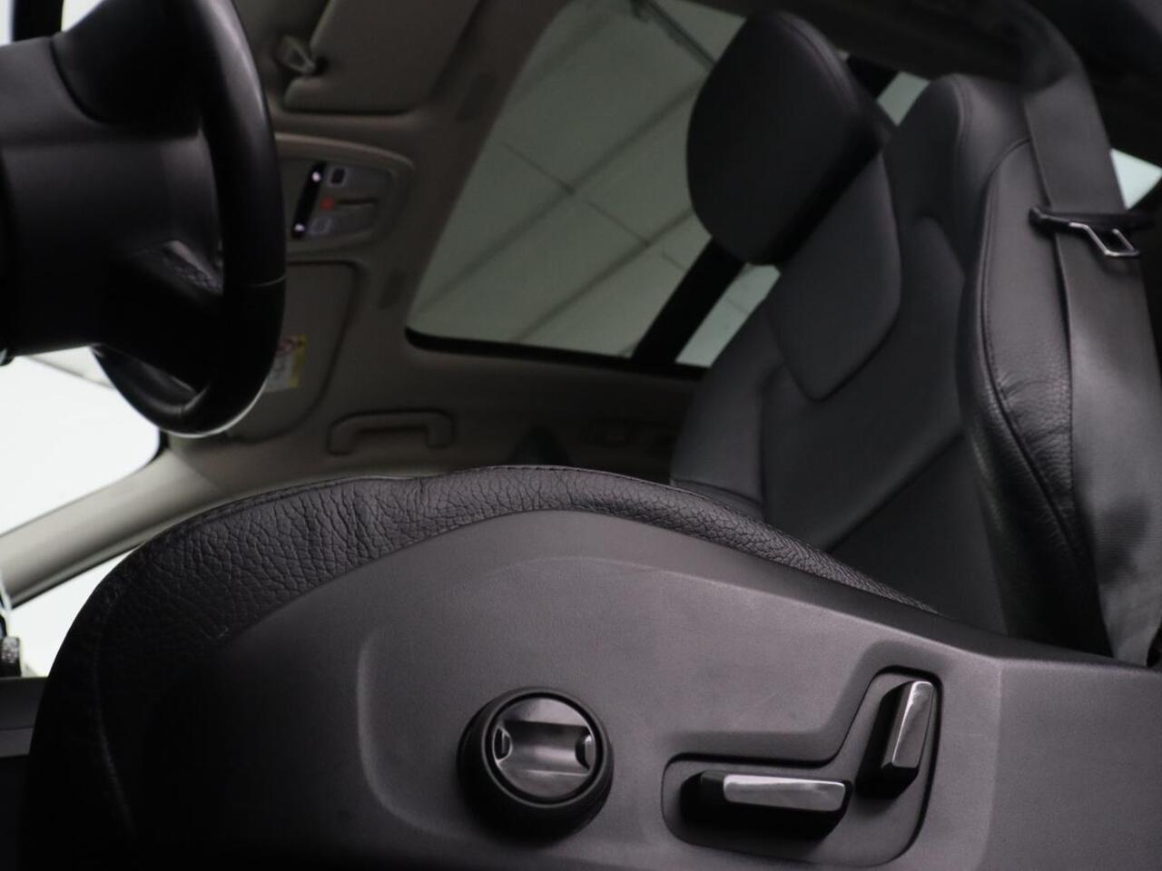 Volvo XC60 2.0 Recharge T6 AWD Inscription | Panoramadak | Trekhaak | Leder | Stoelverwarming | Camera | Carplay | Navigatie | Full LED | Parkeerhulp | Memory | PHEV | Plug In