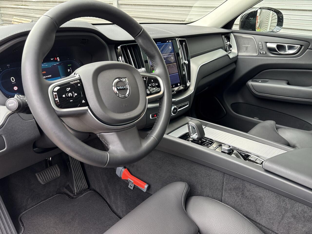 Volvo XC60 T6 Plug-in hybrid AWD Ultra Dark / Harman/Kardon / Panoramadak / Trekhaak /