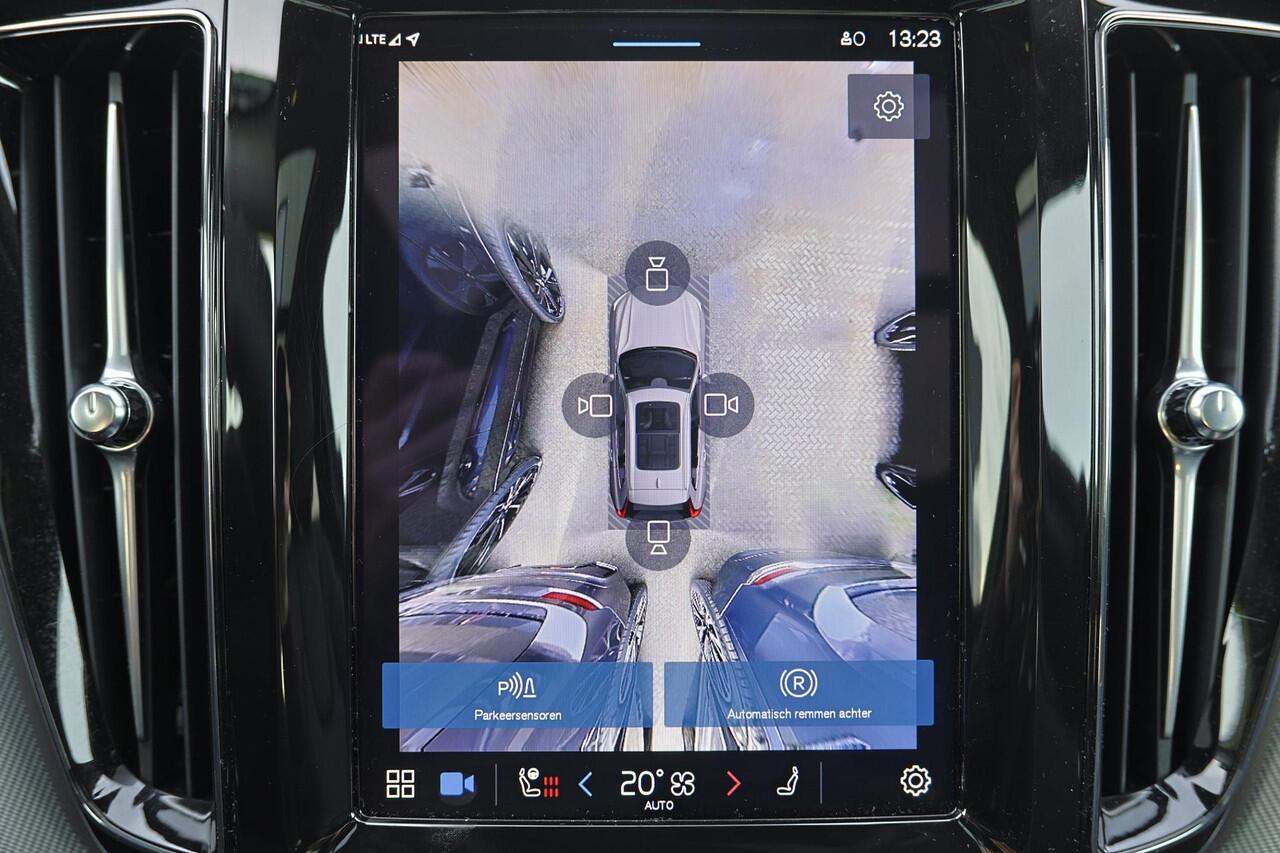 Volvo XC60 T6 Recharge AWD Plus Dark - Panorama/schuifdak - IntelliSafe Assist & Surround - 360º Camera - Harman/Kardon audio - Adaptieve LED koplampen - Verwarmde voorstoelen, stuur & achterbank - Parkeersensoren voor & achter - Elektr. bedienb. voorstoelen met geh