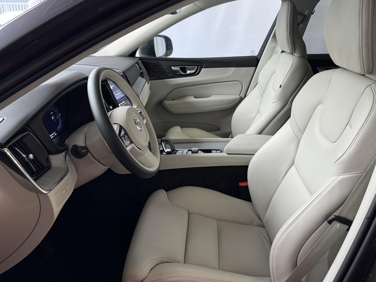 Volvo XC60 2.0 T6 350 PK CREME.LEER PHEV SCHUIFDAK AWD ULTRA BRIGHT LONG RANGE PANO HARMAN/KARDON HEADUP ELEK.KLEP phev . panorama pano ? Top Auto's Wijchen , Altijd een Ruim aanbod van Volvo's i BUSINESS / CORE / BRIGHT / DARK / ULTRA DARK / PLUS DARK / BLACK EDI