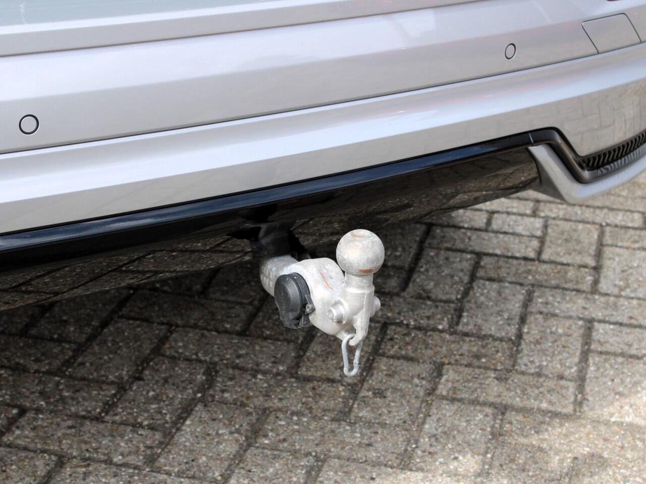 Volvo XC60 2.0 T6 Plug-in hybrid AWD Ultra Dark Automaat / Panoramadak / Trekhaak / 360* camera