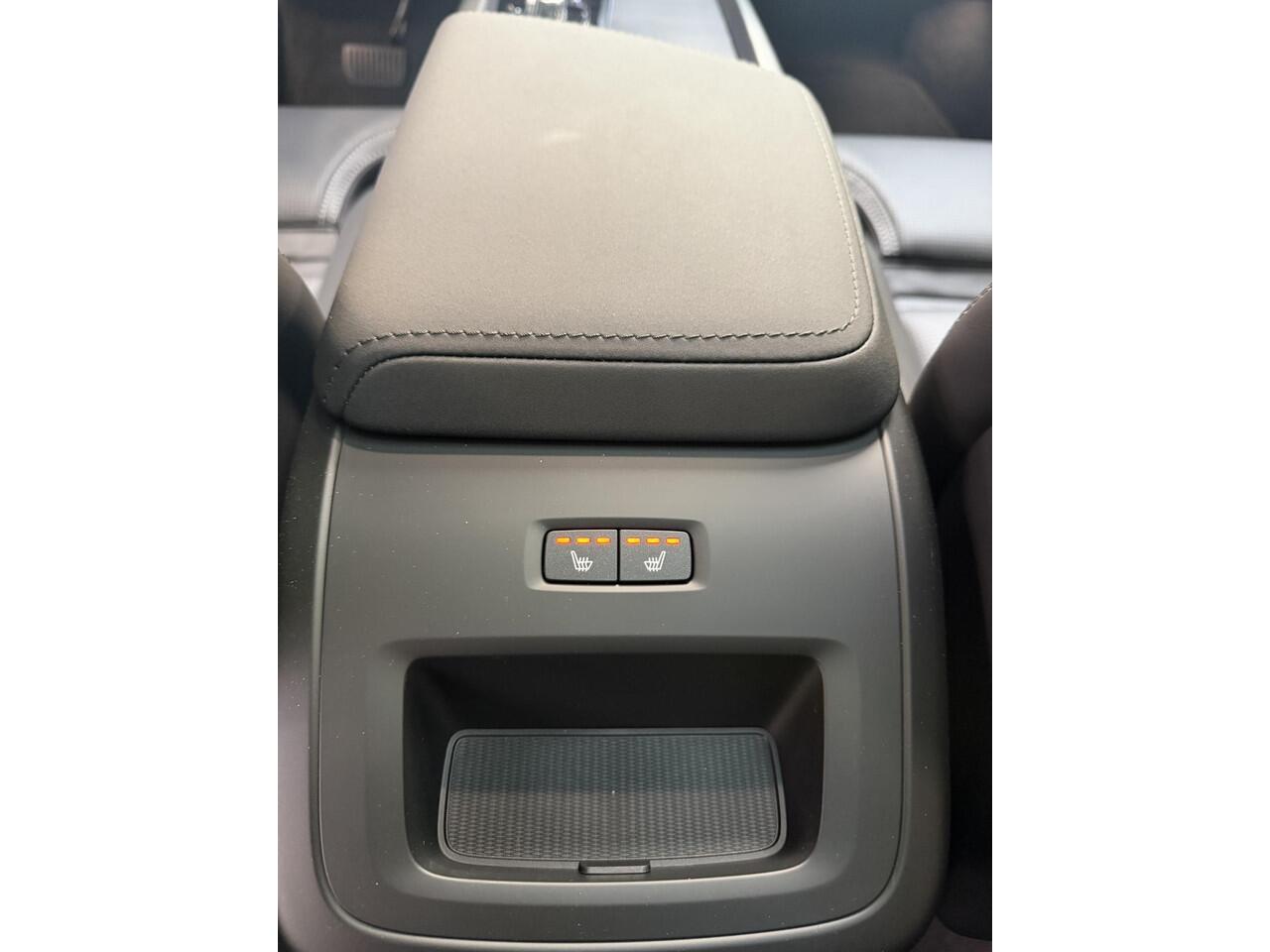 Volvo XC60 2.0 T8 Ultra Black Edition Nieuw Model l Luchtvering l Bowers & Wilkins l Lounge Pakket l Elektrische Trekhaak