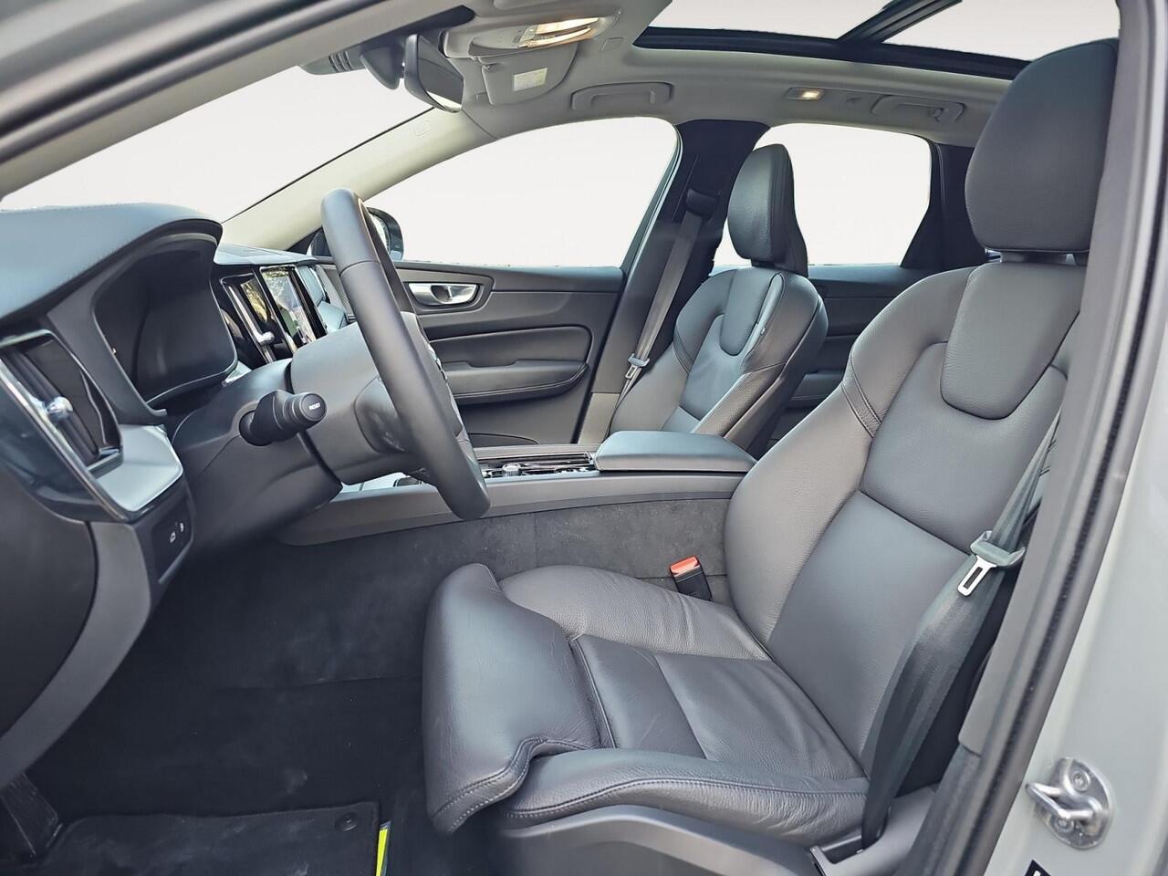 Volvo XC60 2.0 T6 Plug-in hybrid AWD Ultimate Dark | Head-up Display | Stoelverwarming | 360 graden camera | Harman/Kardon Audio |