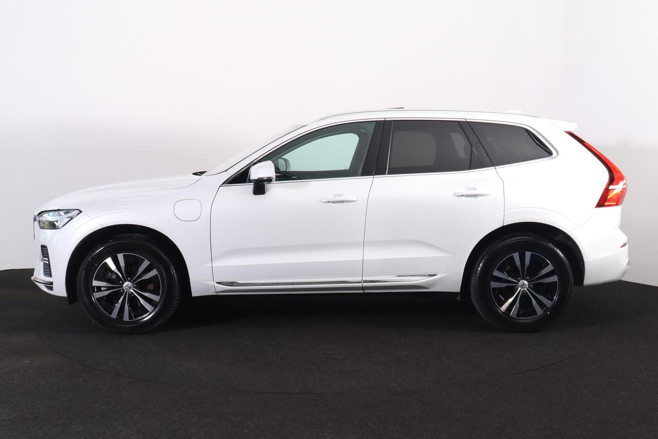 Volvo XC60 T6 Recharge AWD Core Bright - LONG RANGE - Panorama/schuifdak - IntelliSafe Assist - Harman/Kardon audio - Adaptieve LED koplampen - Parkeercamera achter - Verwarmde voorstoelen & stuur - Parkeersensoren voor & achter - Draadloze tel. lader - Extra getint