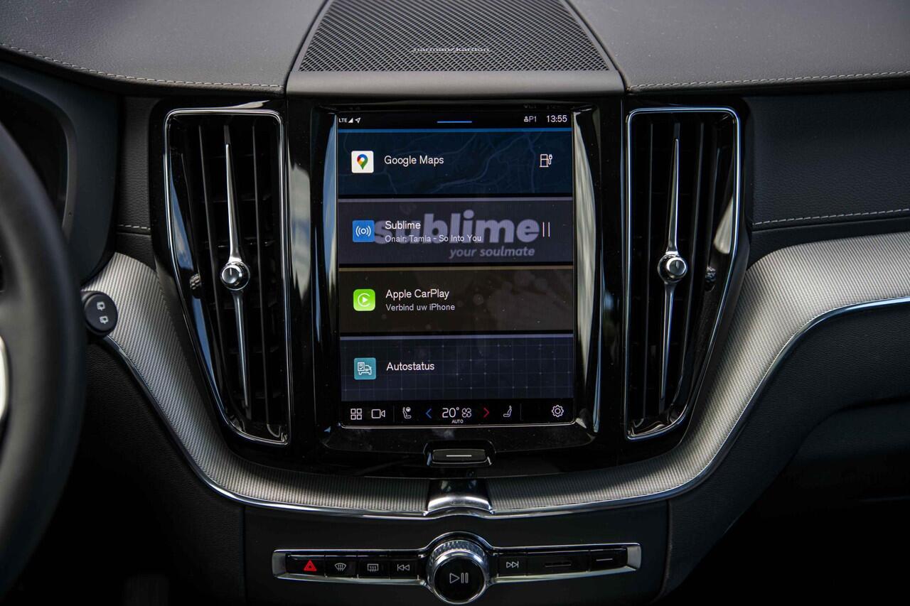 Volvo XC60 2.0 T6 Plug-in hybrid AWD Ultra Dark | Trekhaak | 360 Camera | Panoramadak | Adaptieve Cruise Control | Dode Hoek Detectie |