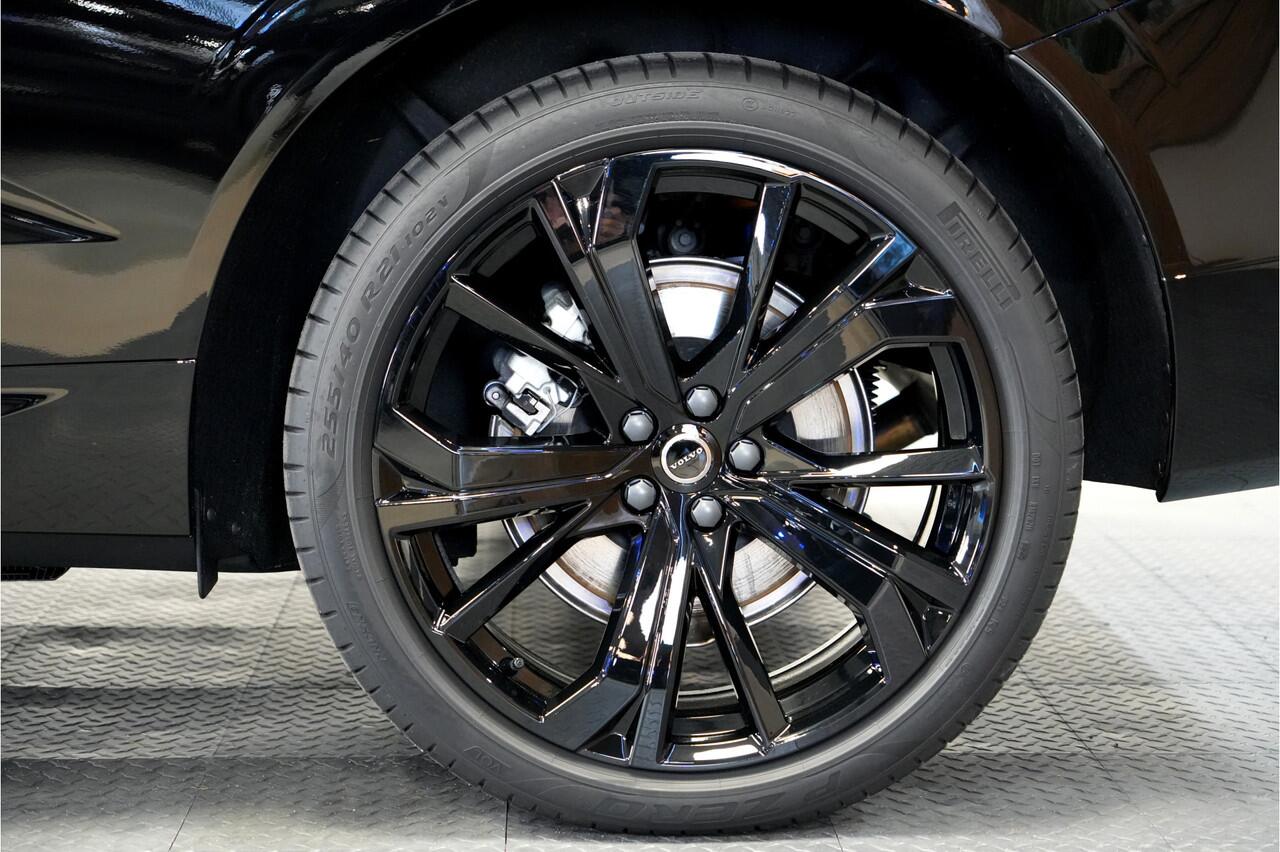 Volvo XC60 2.0 T8 AWD 335kW/456pk Aut8 MJ2026 Plug-in hybrid Ultra Black Edition LUCHTVERING + HARMAN/KARDON + PANORAMADAK + BLIS + STOELMASSAGE + PILOT ASSIST + STOELVERWARMING V&A + ADAPT.CRUISE + STUURVERWARMING + 360 CAMERA + PARKSENSOREN + 21" LM-VELGEN!!
