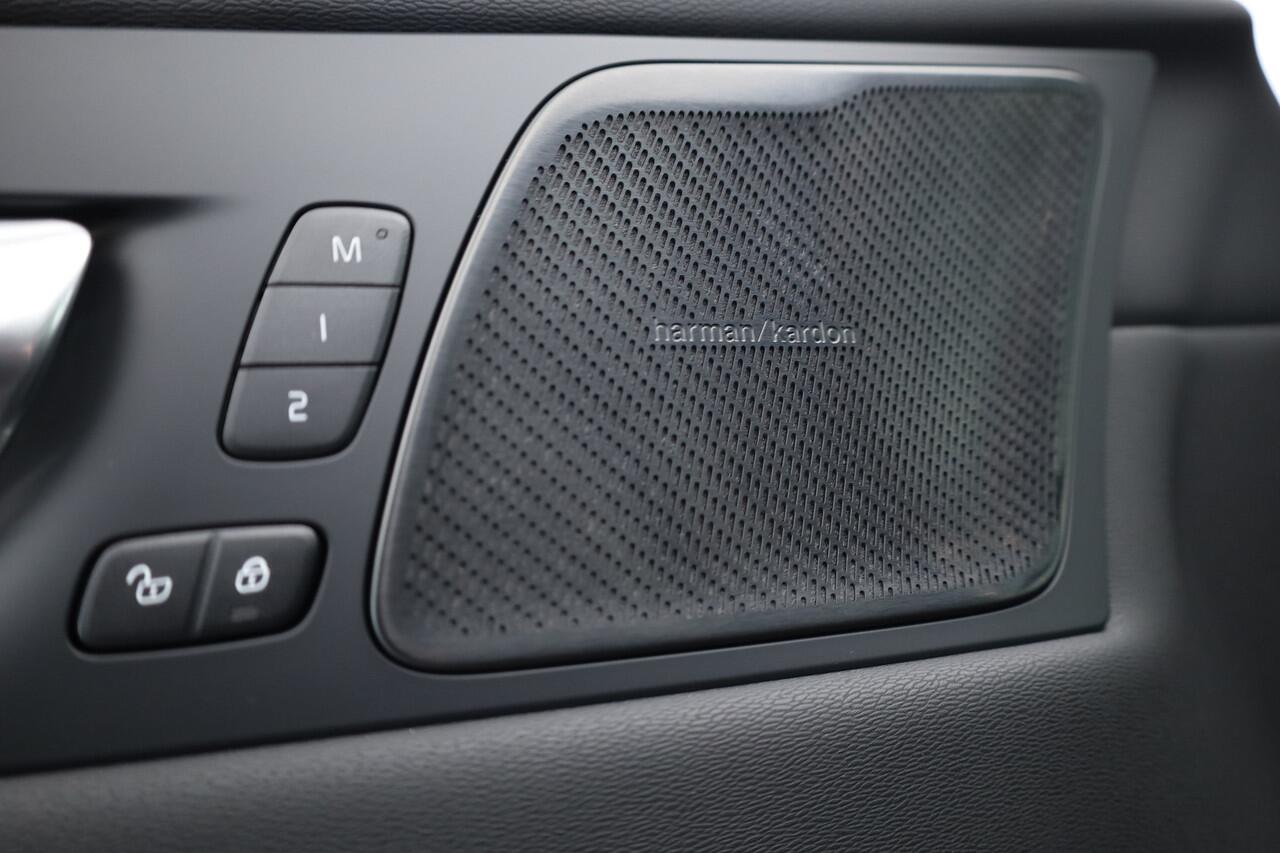 Volvo XC60 2.0 T6 Plug-in hybrid AWD Plus Black Edition | Pano | 360Cam | Stoel- Stuurverw. | Memory | Harman Kardon | CarPlay | 21''