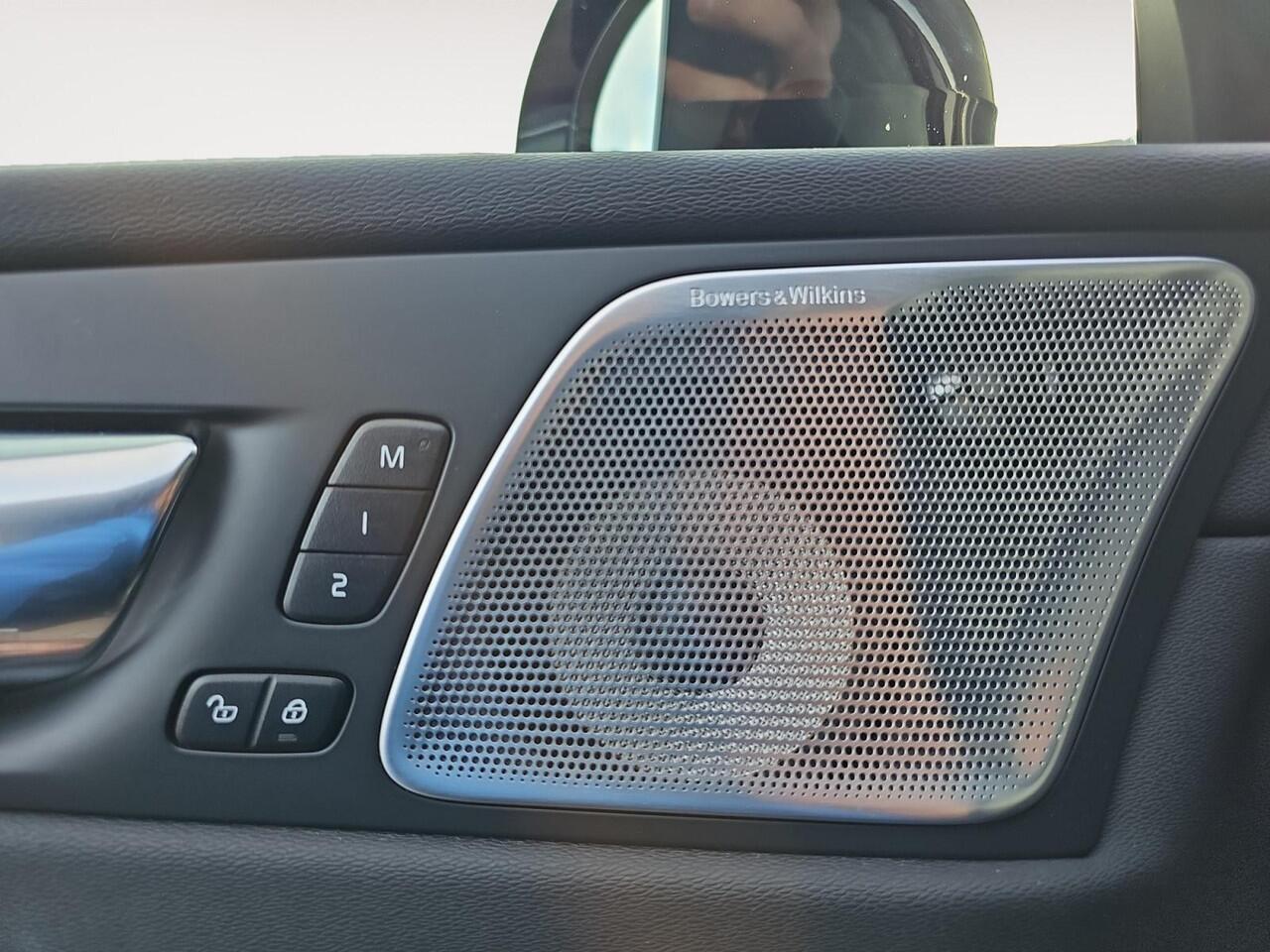 Volvo XC60 2.0 T6 Plug-in hybrid AWD Inscription Exclusive | Luchtvering | Bowers & Wilkins audio | Massagefunctie voorstoelen | Panoramadak |