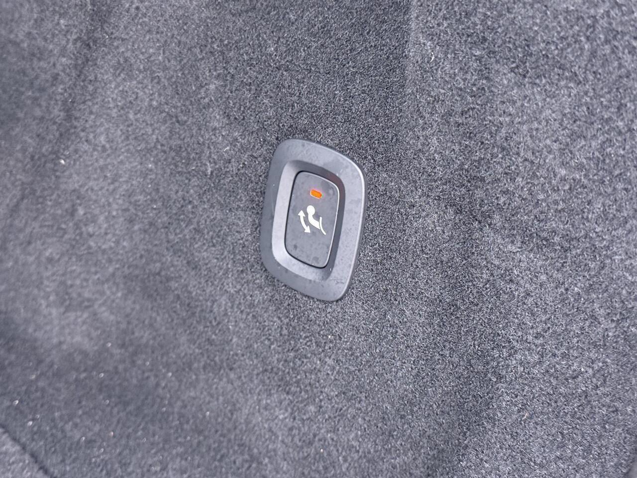 Volvo XC60 2.0 T6 Plug-in hybrid AWD Plus Dark R-Design Trekhaak/Panodak/Camera etc.