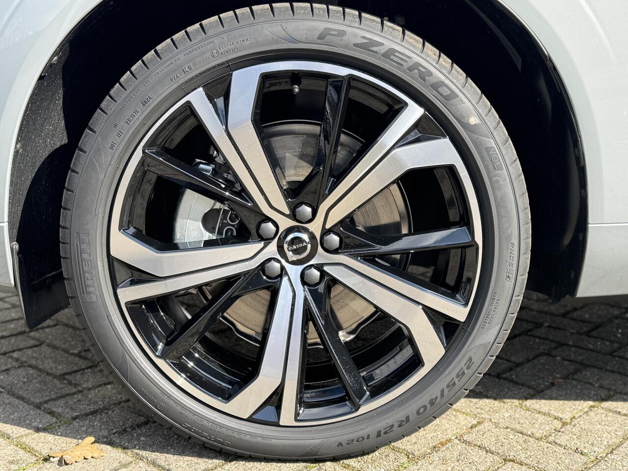 Volvo XC60 2.0 T6 Plug-in hybrid AWD Ultimate Dark Luchtvering | 21 inch wielen | Massage | 360 Camera