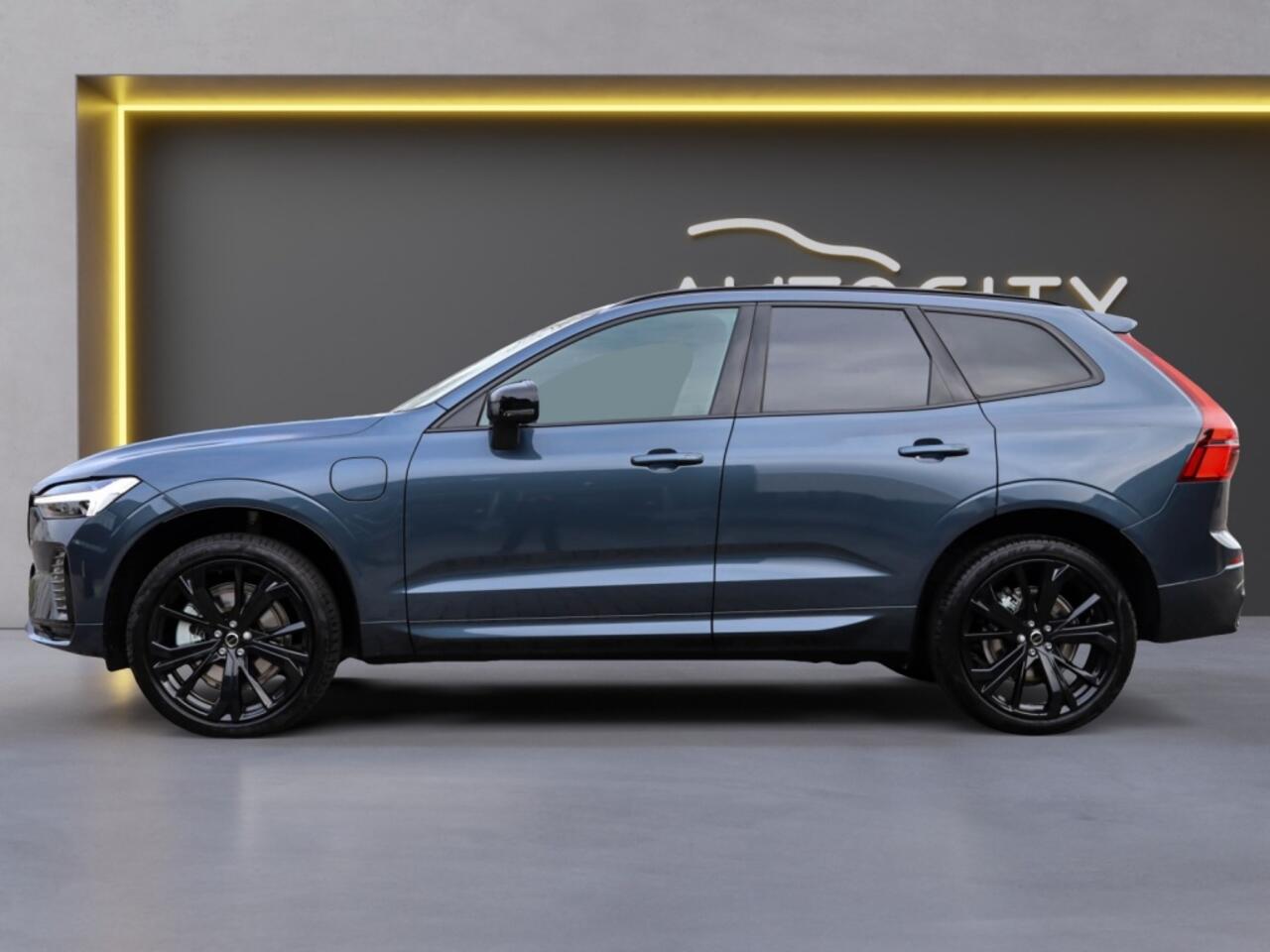 Volvo XC60 MY26 T6 Plus Black Edition Recharge Plug-In Hybrid AWD Pano l Lo