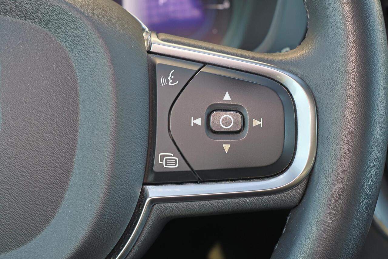 Volvo XC60 T6 Recharge AWD Inscription Expression - LONG RANGE - Panorama/schuifdak - IntelliSafe Assist - Harman/Kardon audio - Adaptieve LED koplampen - Parkeercamera achter - Verwarmde voorstoelen & stuur - Parkeersensoren voor & achter - Draadloze tel. lader - E