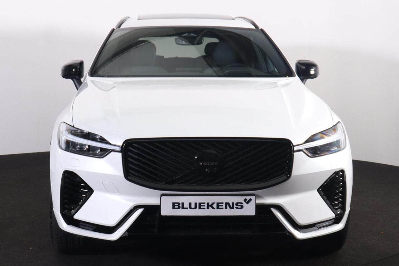 Volvo XC60 T6 Recharge AWD Plus Black Edition - Panorama/schuifdak - IntelliSafe Assist & Surround - 360º Camera - Harman/Kardon audio - Adaptieve LED koplampen - Verwarmde voorstoelen, stuur & achterbank - Parkeersensoren voor & achter - Elektr. bedienb. voorstoele