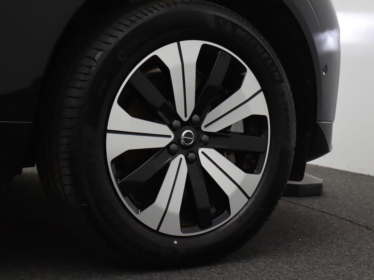 Volvo XC60 2.0 T6 Plug-in hybrid AWD Plus Dark 350PK Aut. Pano-Schuifdak, SOH 98%, Trekhaak, Alarm, Harman Kardon, Stoelverwarming, Memorystoelen, 19" LM Velgen