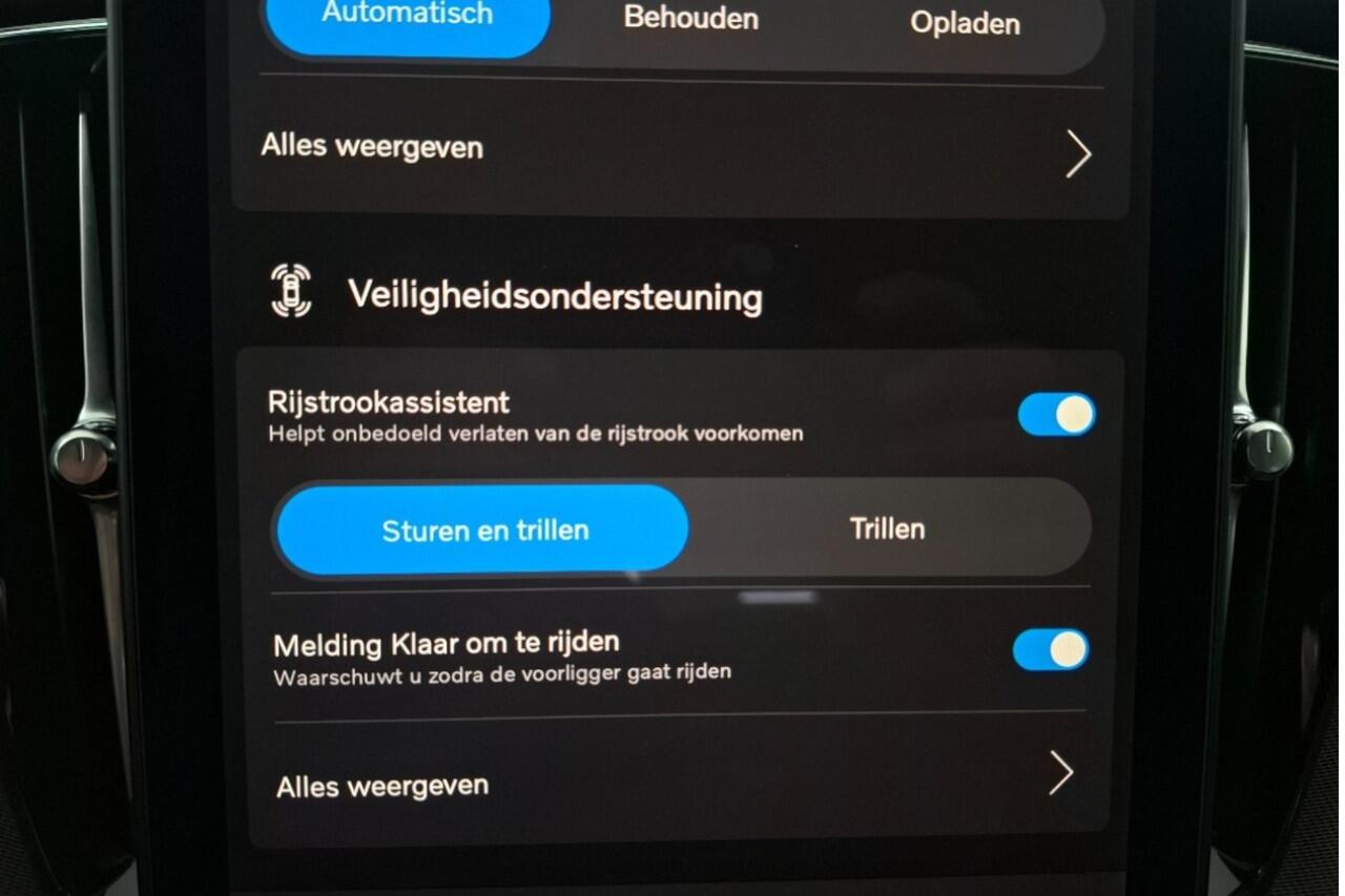 Volvo XC60 2.0 T8 AWD 335kW/456pk Aut8 MJ2026 Plug-in hybrid Ultra Black Edition LUCHTVERING + HARMAN/KARDON + PANORAMADAK + BLIS + STOELMASSAGE + PILOT ASSIST + STOELVERWARMING V&A + ADAPT.CRUISE + STUURVERWARMING + 360 CAMERA + PARKSENSOREN + 21" LM-VELGEN!!