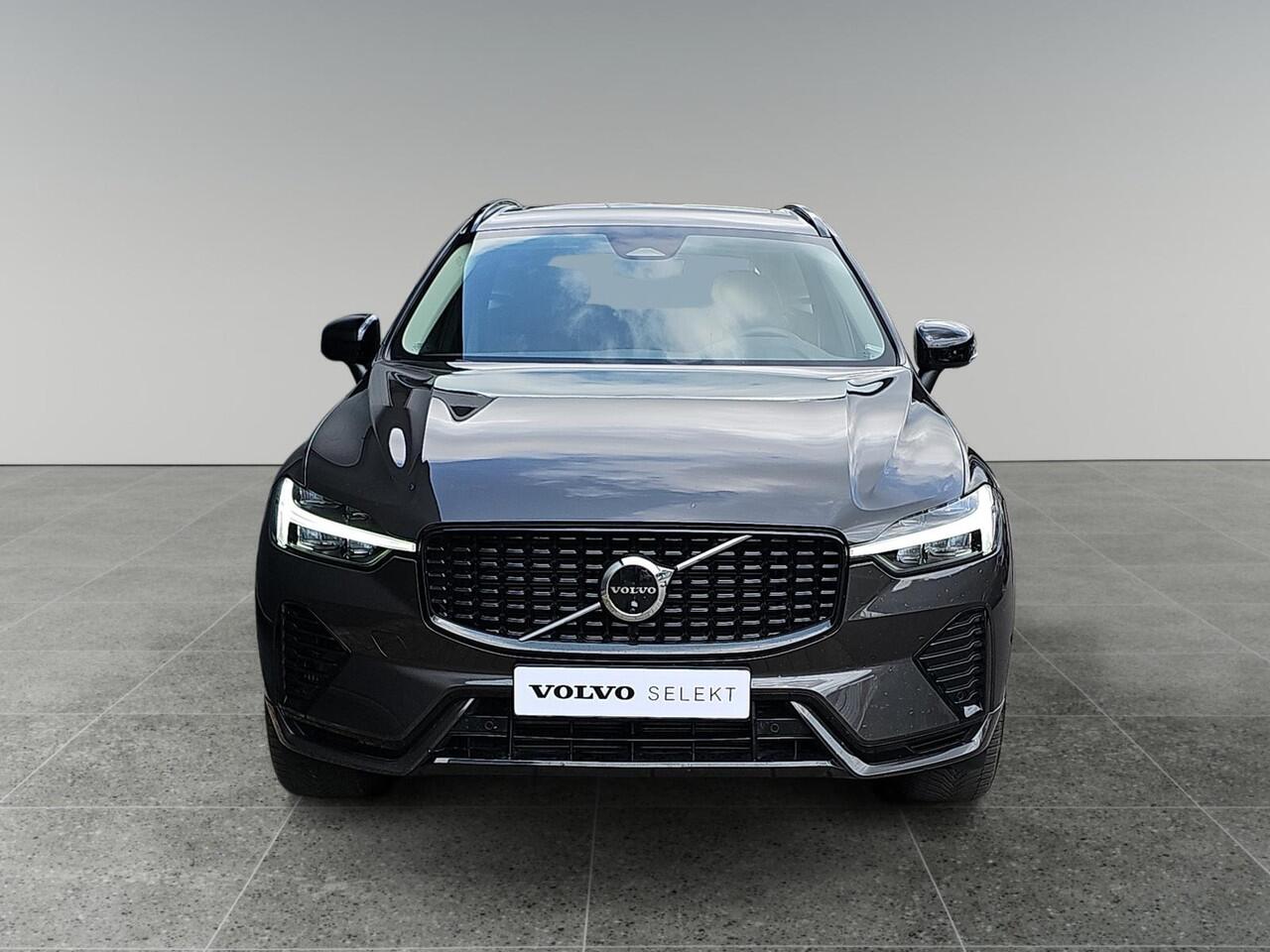 Volvo XC60 2.0 T6 Plug-in hybrid AWD Plus Dark | Trekhaak | 360 graden camera | Stoelverwarming | Panoramadak |