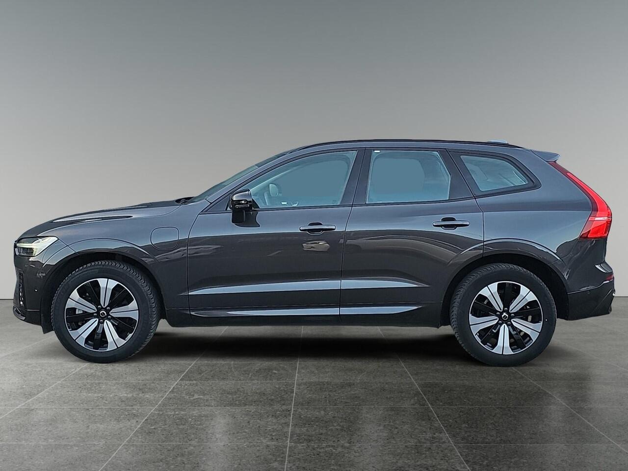 Volvo XC60 2.0 T6 Plug-in hybrid AWD Plus Dark | Trekhaak | 360 graden camera | Stoelverwarming | Panoramadak |