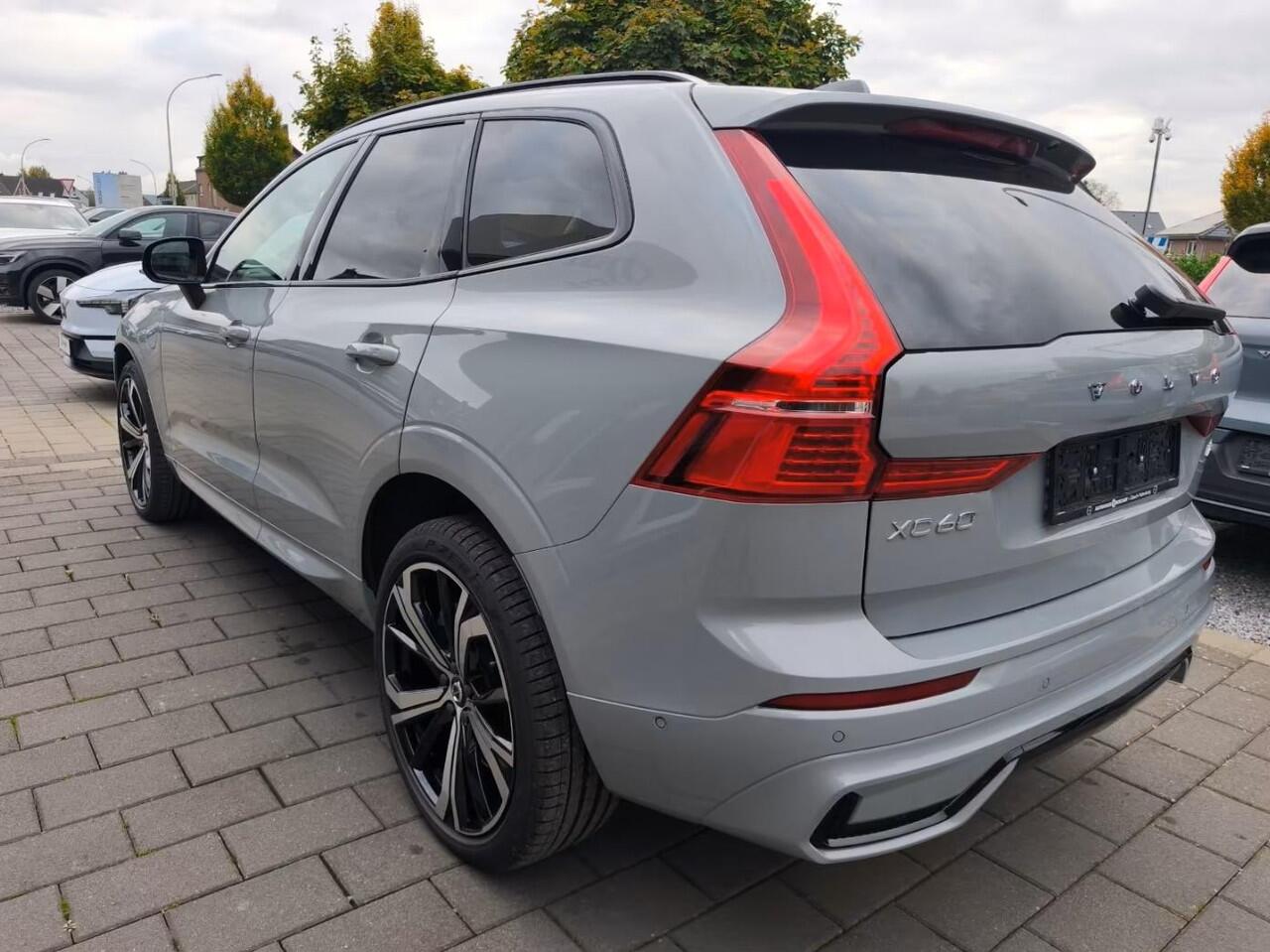 Volvo XC60 2.0 T8 Plug-in hybrid AWD Plus Dark (335kW/455PK) FULL OPTION ** 1e EIG - Ex VOLVO - ¤ 27.000,= onder NP ** ** INFORMEER OOK NAAR ONZE AANTREKKELIJKE FINANCIAL-LEASE TARIEVEN **