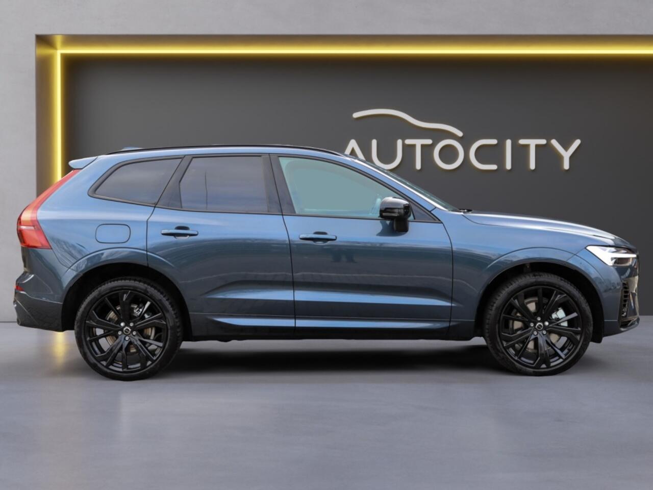 Volvo XC60 MY26 T6 Plus Black Edition Recharge Plug-In Hybrid AWD Pano l Lo