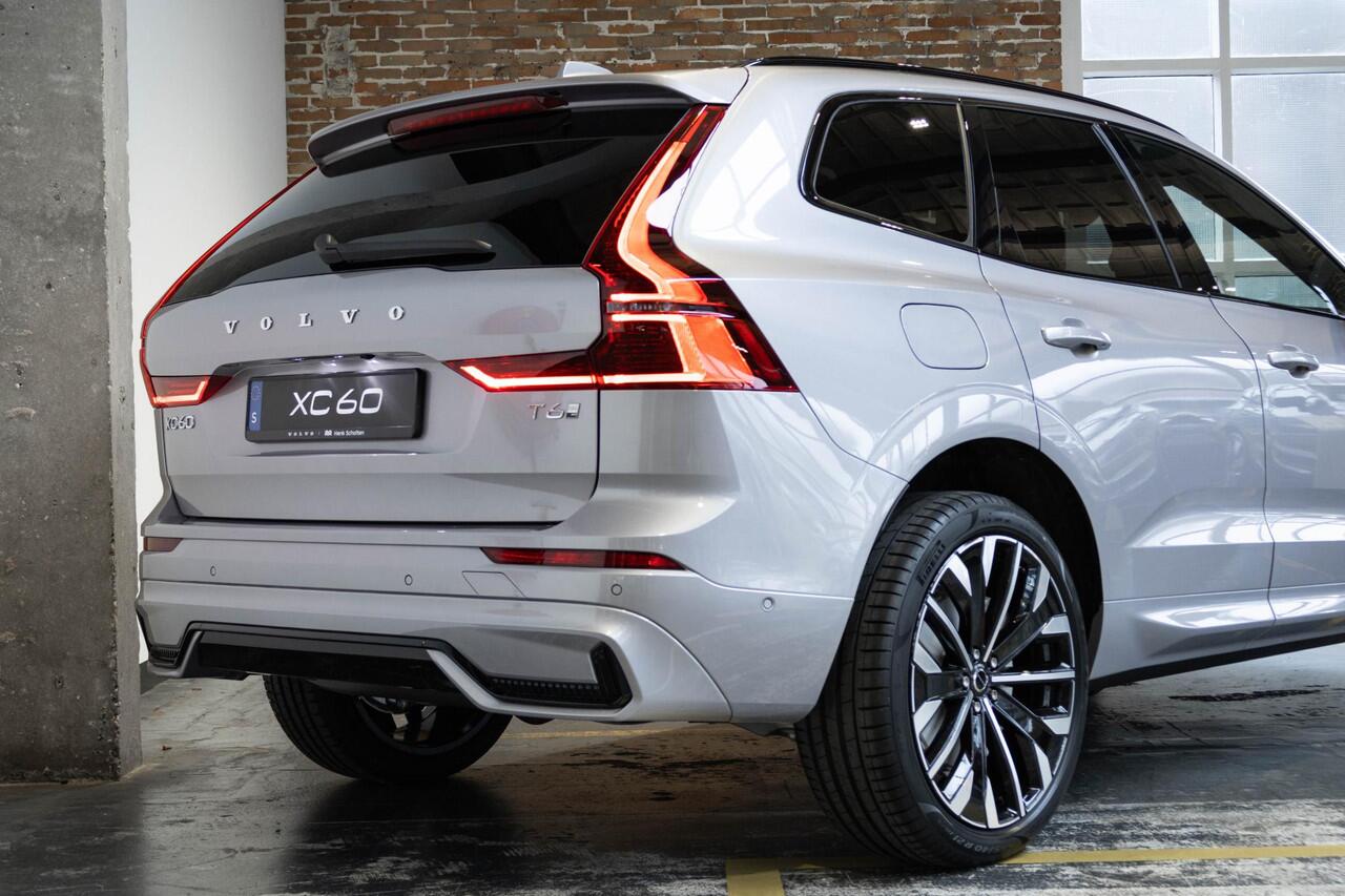Volvo XC60 2.0 T6 Plug-in hybrid AWD Plus Dark | Verwacht Dec. 2025 | 21" Lichtmetalen Wielen | Head-Up Display | Schuif/Kantel Panoramadak | 360º Camera | Donker Getint Glas |