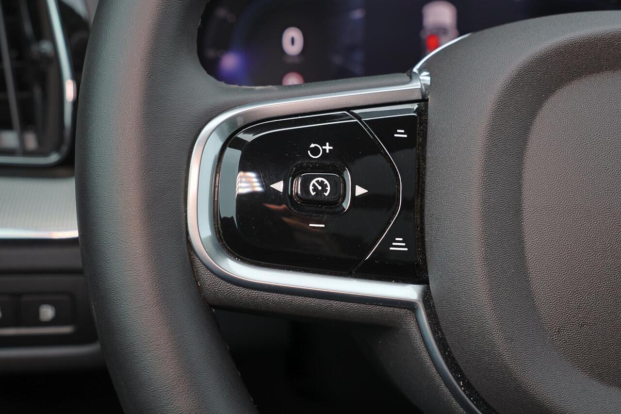 Volvo XC60 T6 Recharge AWD Ultra Black Edition - Panorama/schuifdak - IntelliSafe Assist & Surround - 360º Camera - Harman/Kardon audio - Adaptieve LED koplampen - Verwarmde voorstoelen, stuur & achterbank - Parkeersensoren voor & achter - Elektr. bedienb. voorstoel