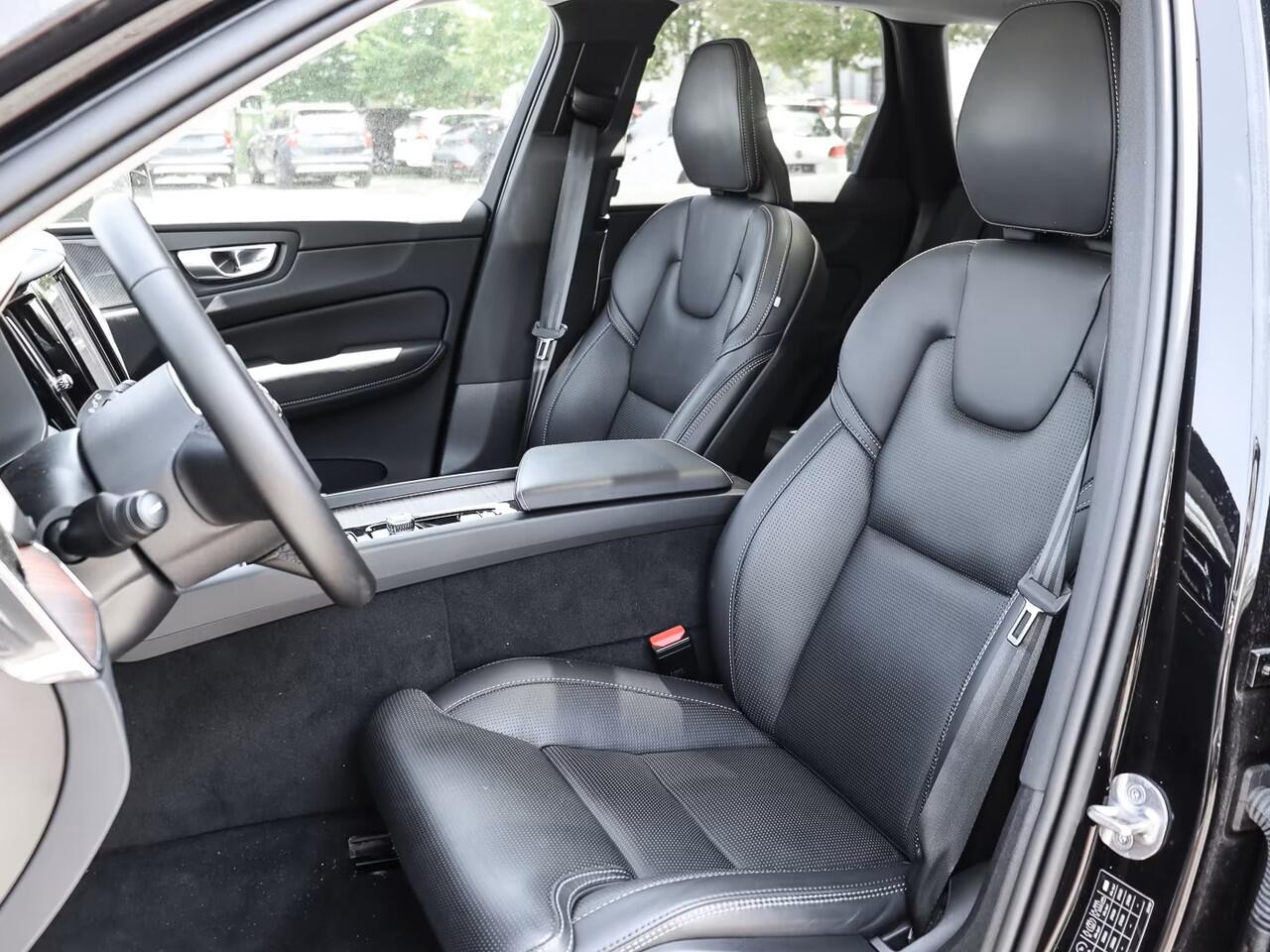 Volvo XC60 2.0 T8 Plug-in hybrid AWD Plus Dark (335kW/455PK) FULL OPTION (PANO / TREKH) ** 1e EIG - Ex VOLVO) ** INFORMEER OOK NAAR ONZE AANTREKKELIJKE FINANCIAL-LEASE TARIEVEN **