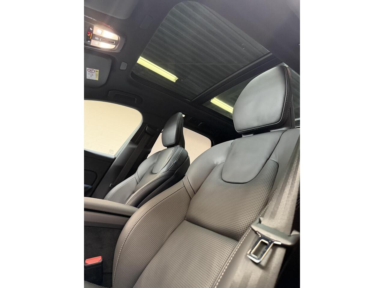 Volvo XC60 2.0 T8 Ultra Black Edition Nieuw Model l Luchtvering l Bowers & Wilkins l Lounge Pakket l Elektrische Trekhaak