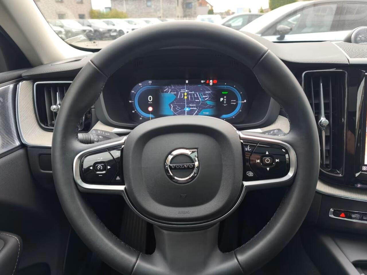 Volvo XC60 2.0 T8 Plug-in hybrid AWD Plus Dark (335kW/455PK) FULL OPTION ** 1e EIG - Ex VOLVO - ¤ 25.000,= onder NP ** ** INFORMEER OOK NAAR ONZE AANTREKKELIJKE FINANCIAL-LEASE TARIEVEN **