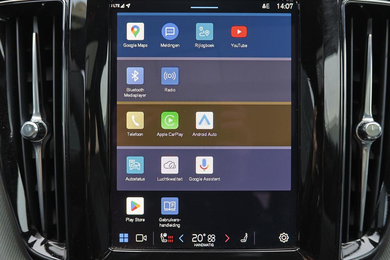 Volvo XC60 T8 Recharge AWD Ultra Black Edition - Luchtvering - Panorama/schuifdak - IntelliSafe Assist & Surround - 360º Camera - Harman/Kardon audio - Adaptieve LED koplampen - Verwarmde voorstoelen, stuur & achterbank - Parkeersensoren voor & achter - Elektr. bedi