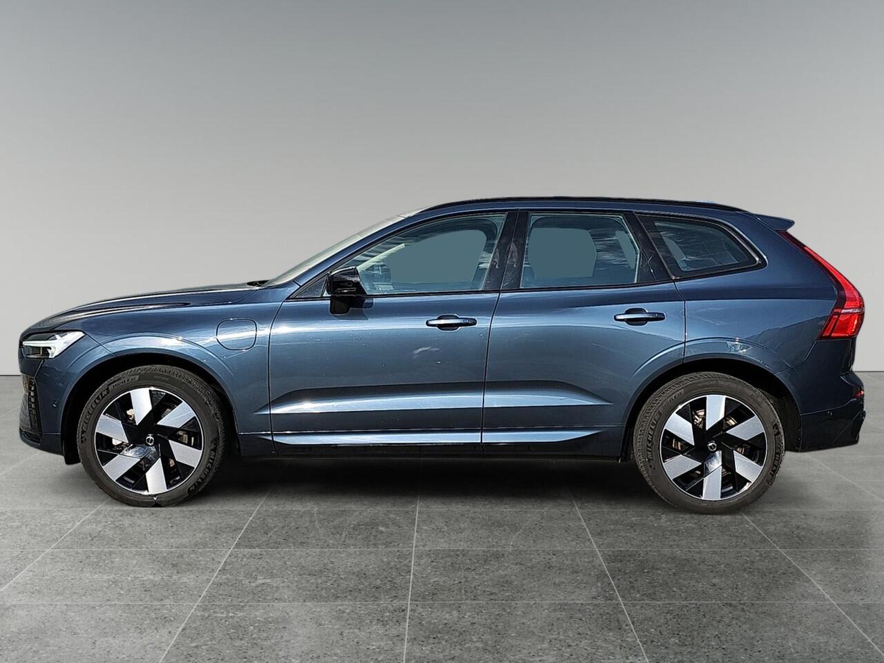 Volvo XC60 2.0 T6 Plug-in hybrid AWD Ultimate Dark | Head up Display | Stoelverwarming | Trekhaak | 360 graden Camera |