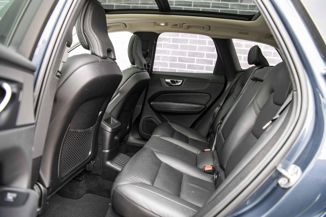 Volvo XC60 2.0 T6 Plug-in hybrid AWD Inscription | Adaptieve Cruise Control | Panoramadak | Parkeercamera | Trekhaak | Stoel-/Stuurverwarming |